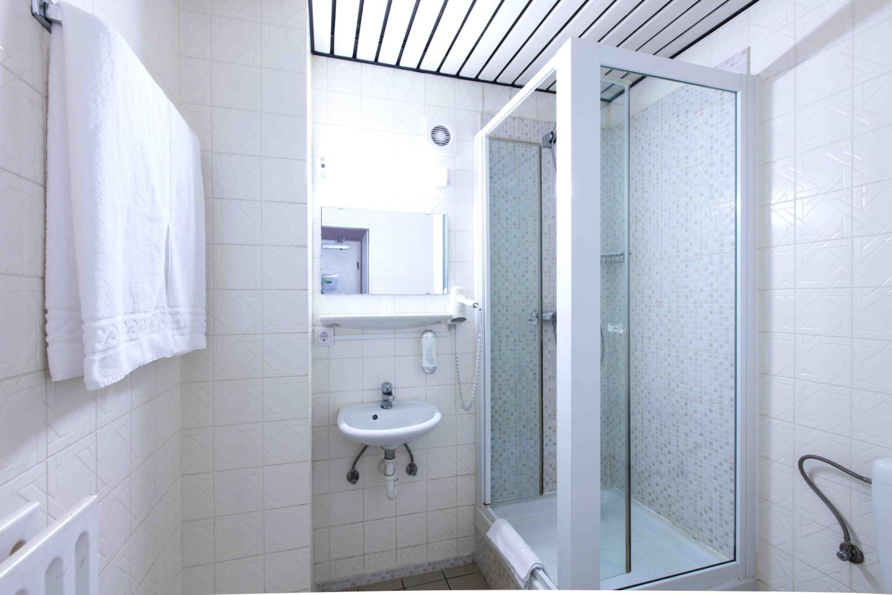Double Room - Photo 15