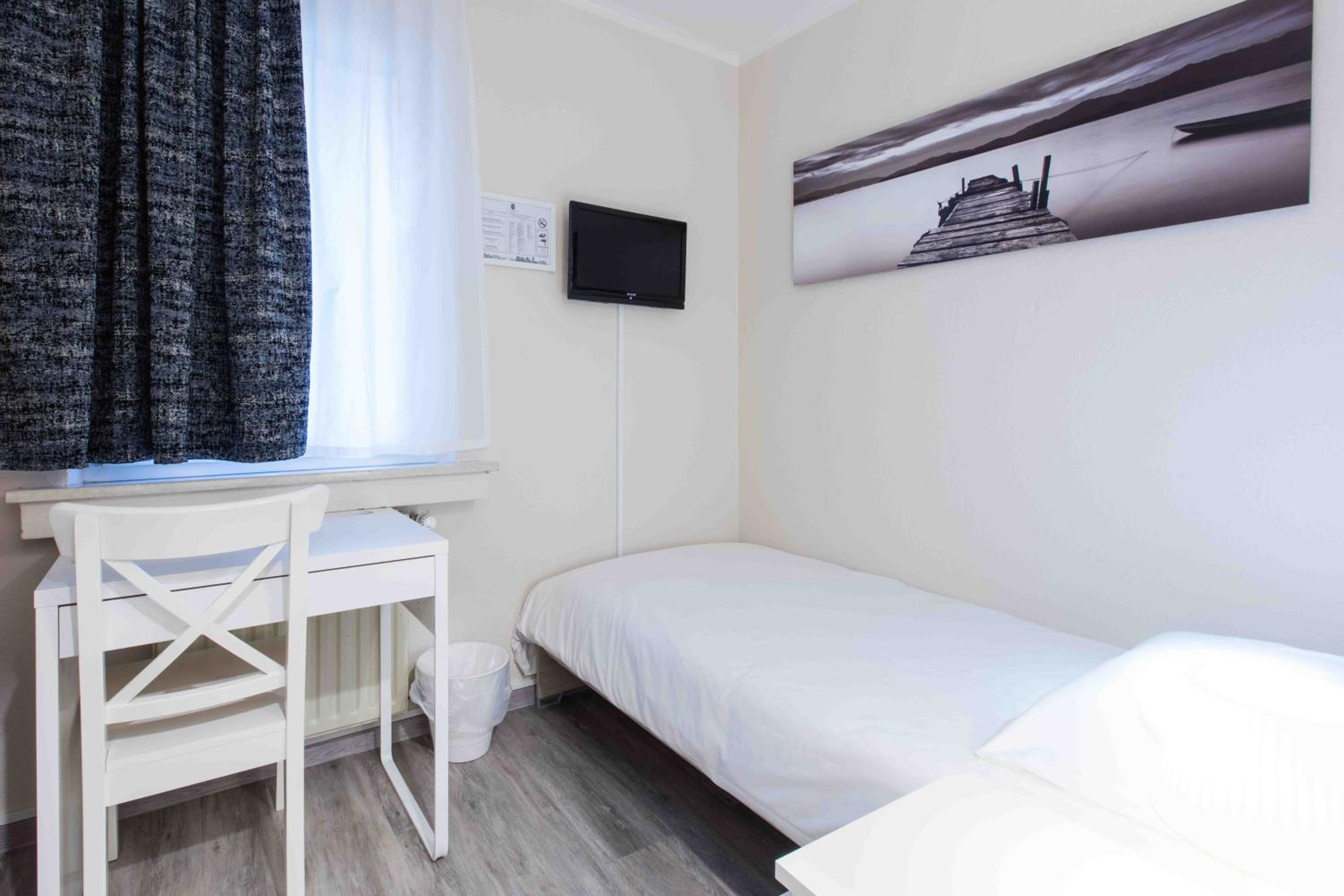 Small Single Room photo 2