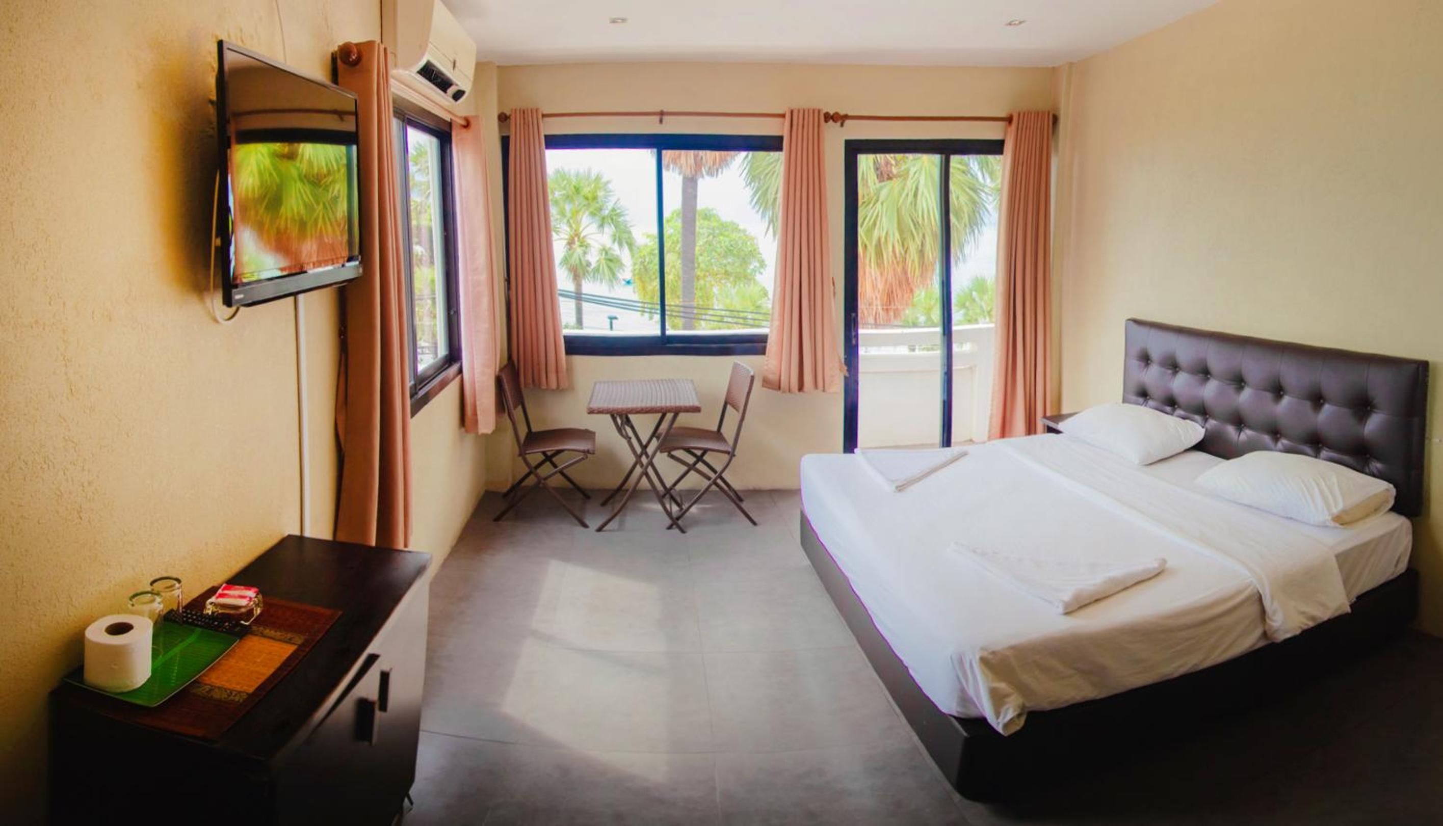 Deluxe Double Room with Sea View - Photo 3