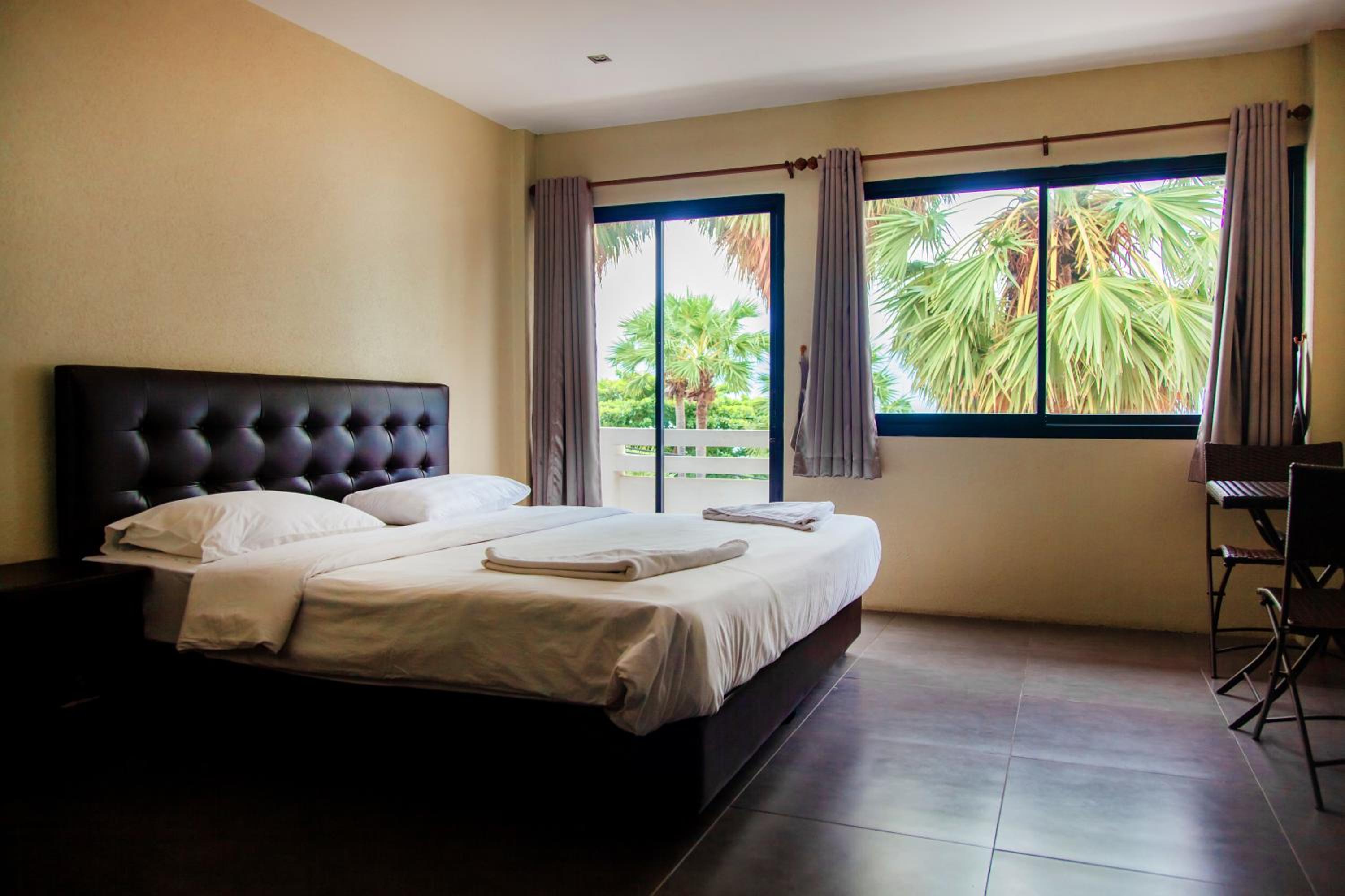 Deluxe Double Room with Sea View - Photo 4