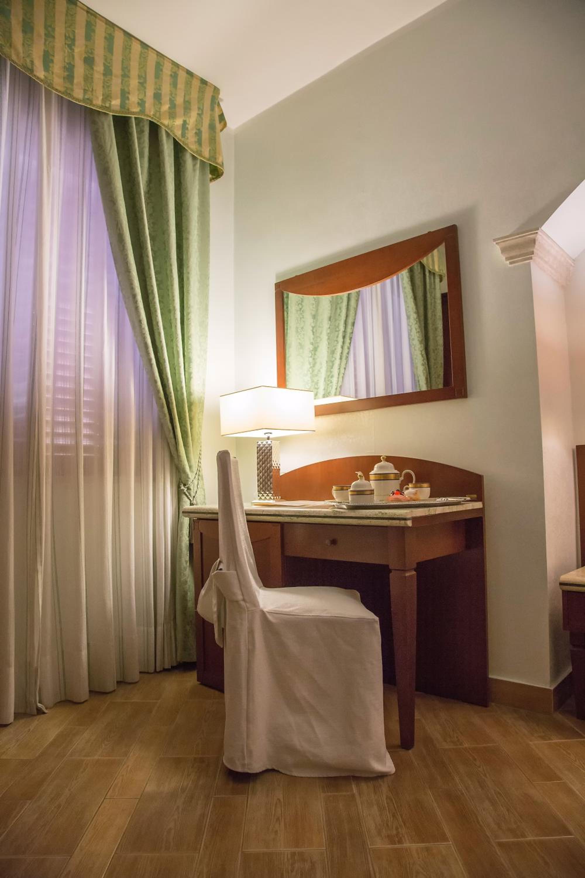 Single Room photo 3