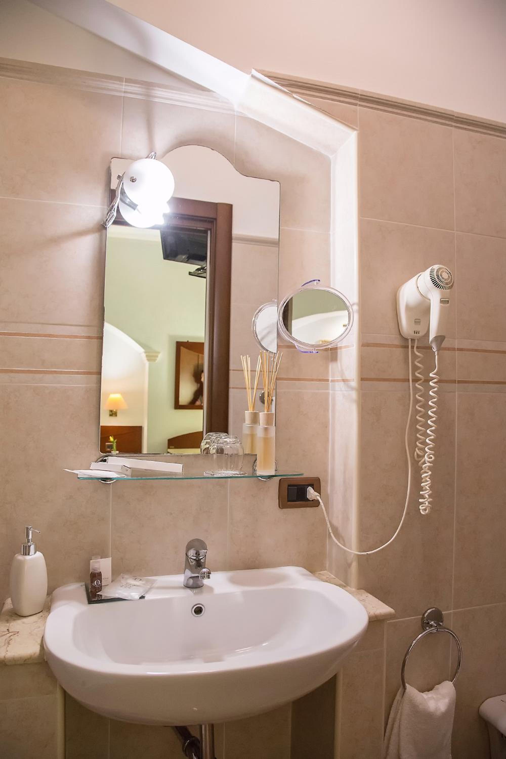 Single Room photo 2