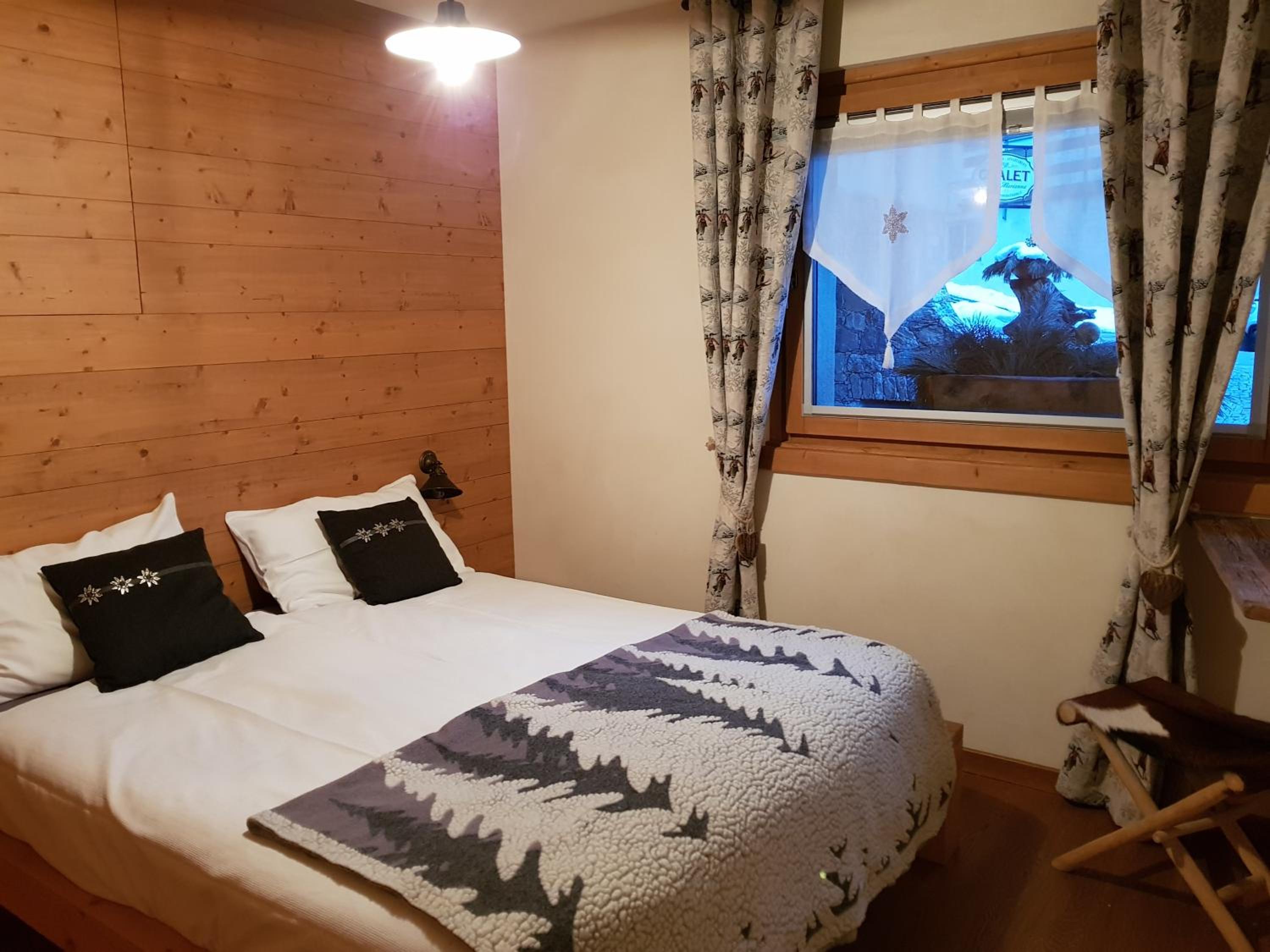 One-Bedroom Apartment with Mountain View photo 1