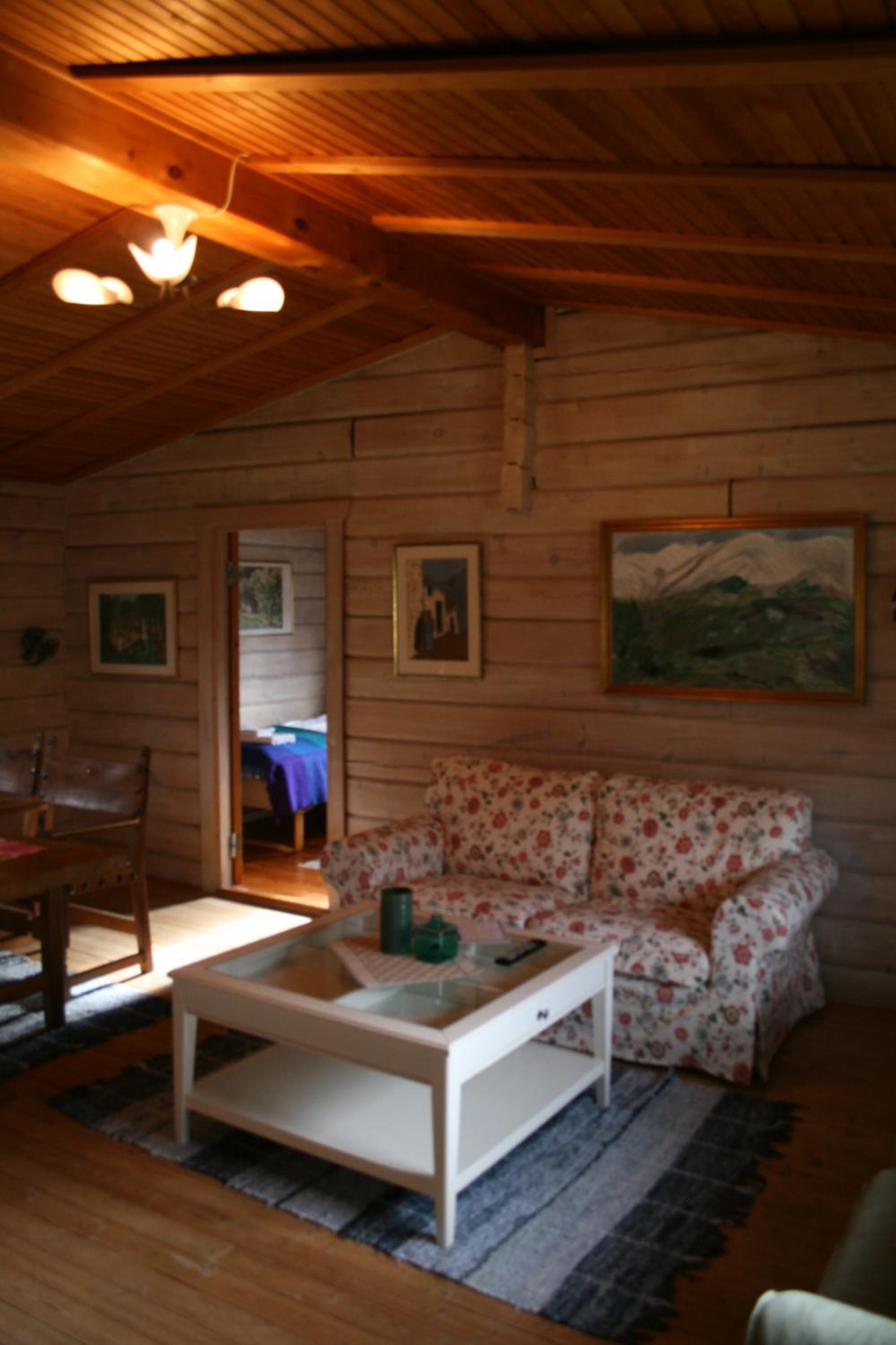 Two-Bedroom Cottage - Pet Friendly - Photo 7