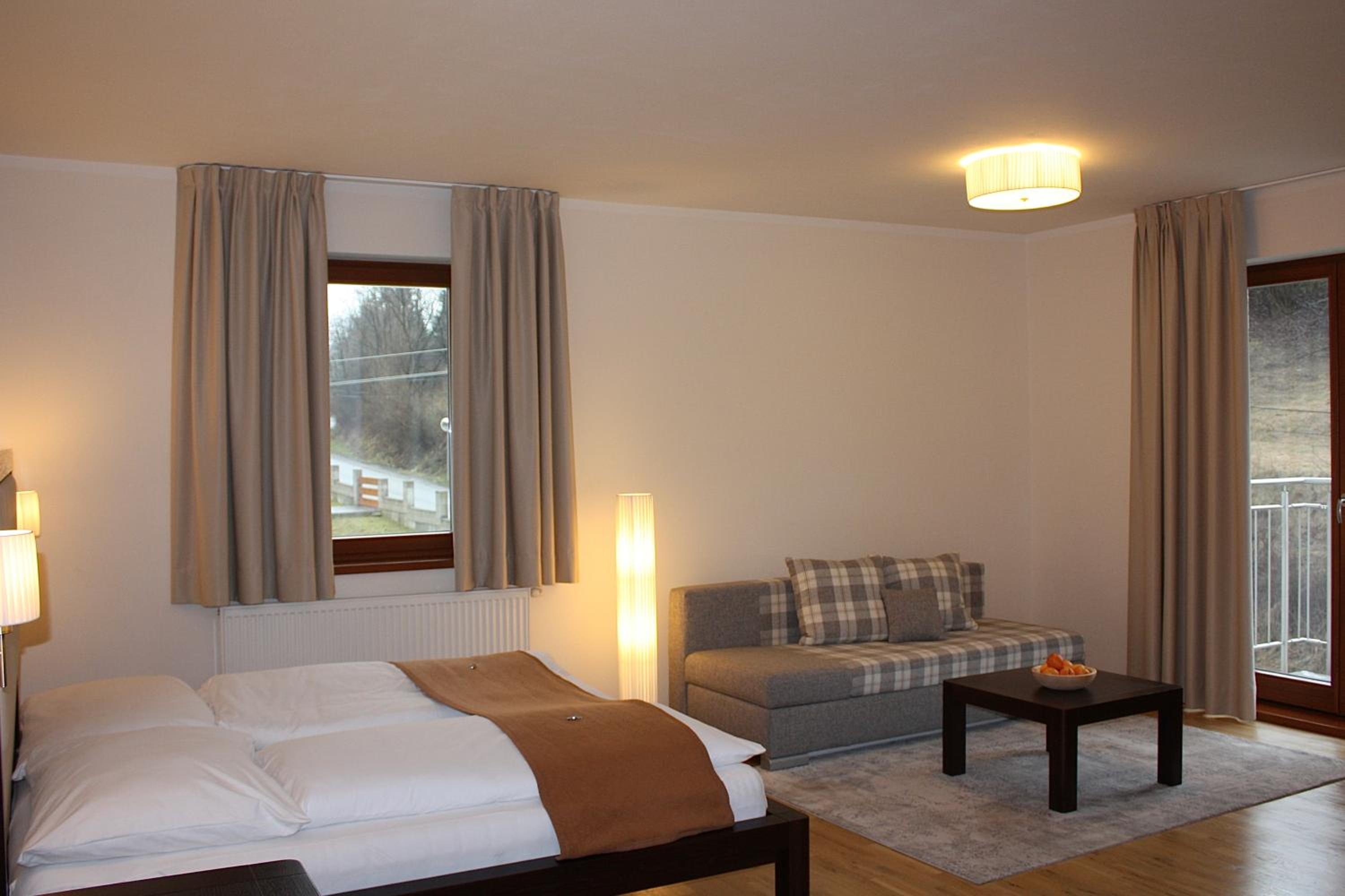 Junior Suite with Balcony - Photo 7