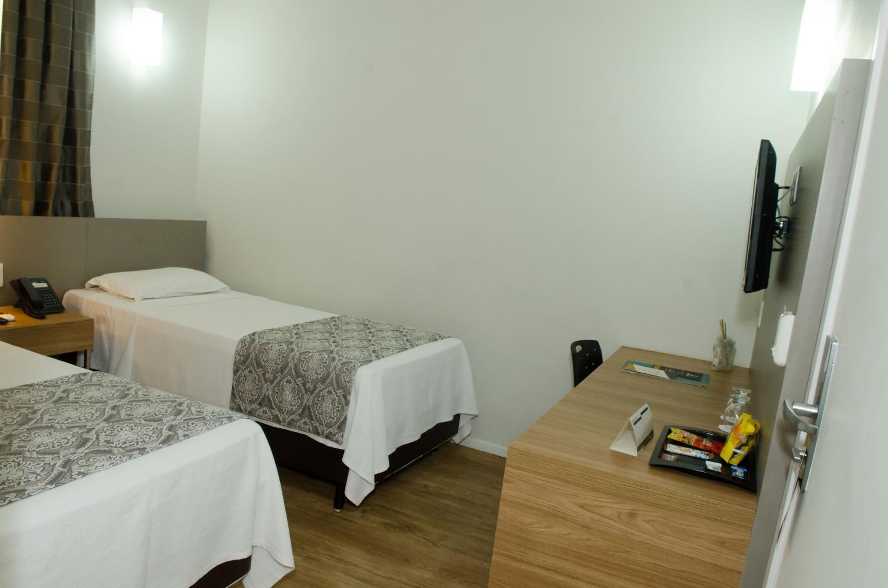 Standard Twin Room photo 3