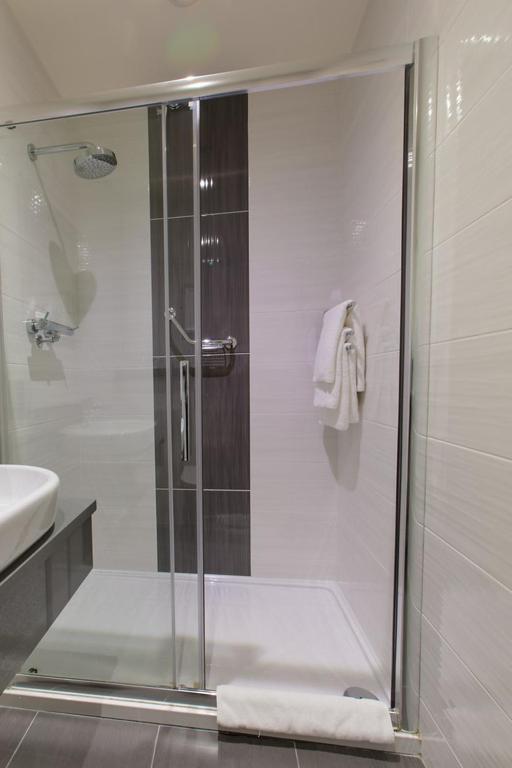 Twin Room - Photo 9