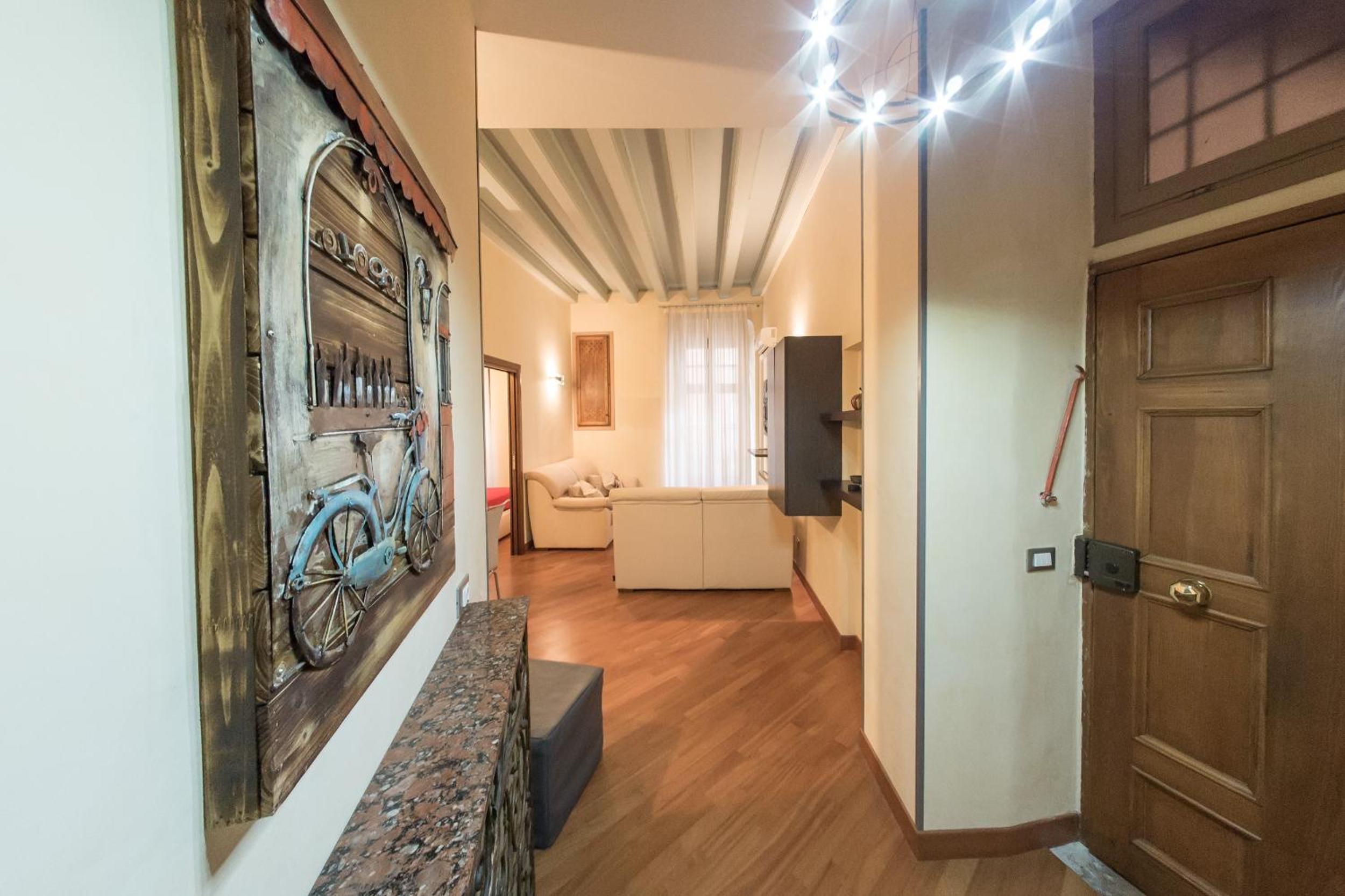 Apartment With Balcony - Separate Building