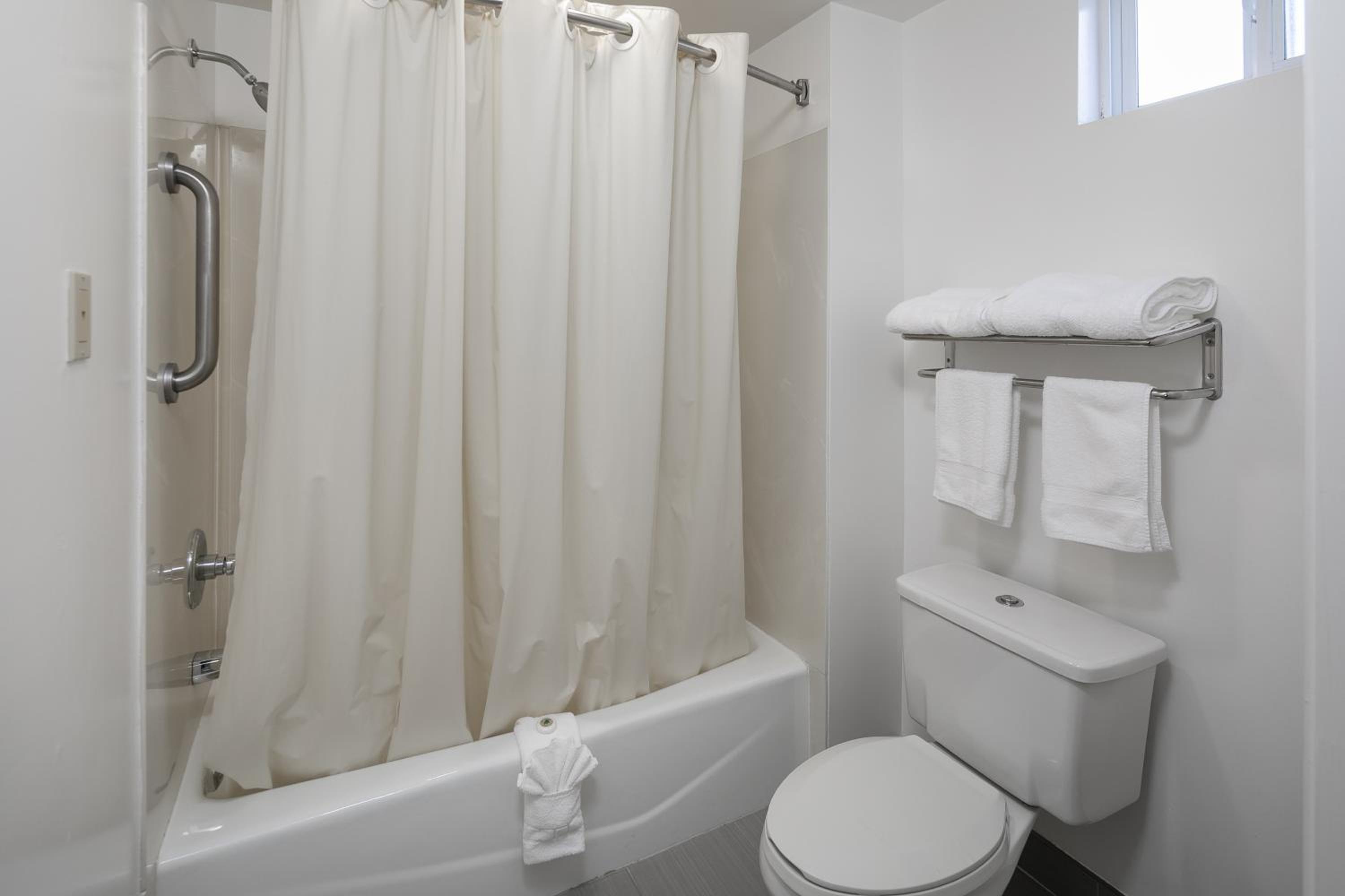 Queen Room - Photo 2