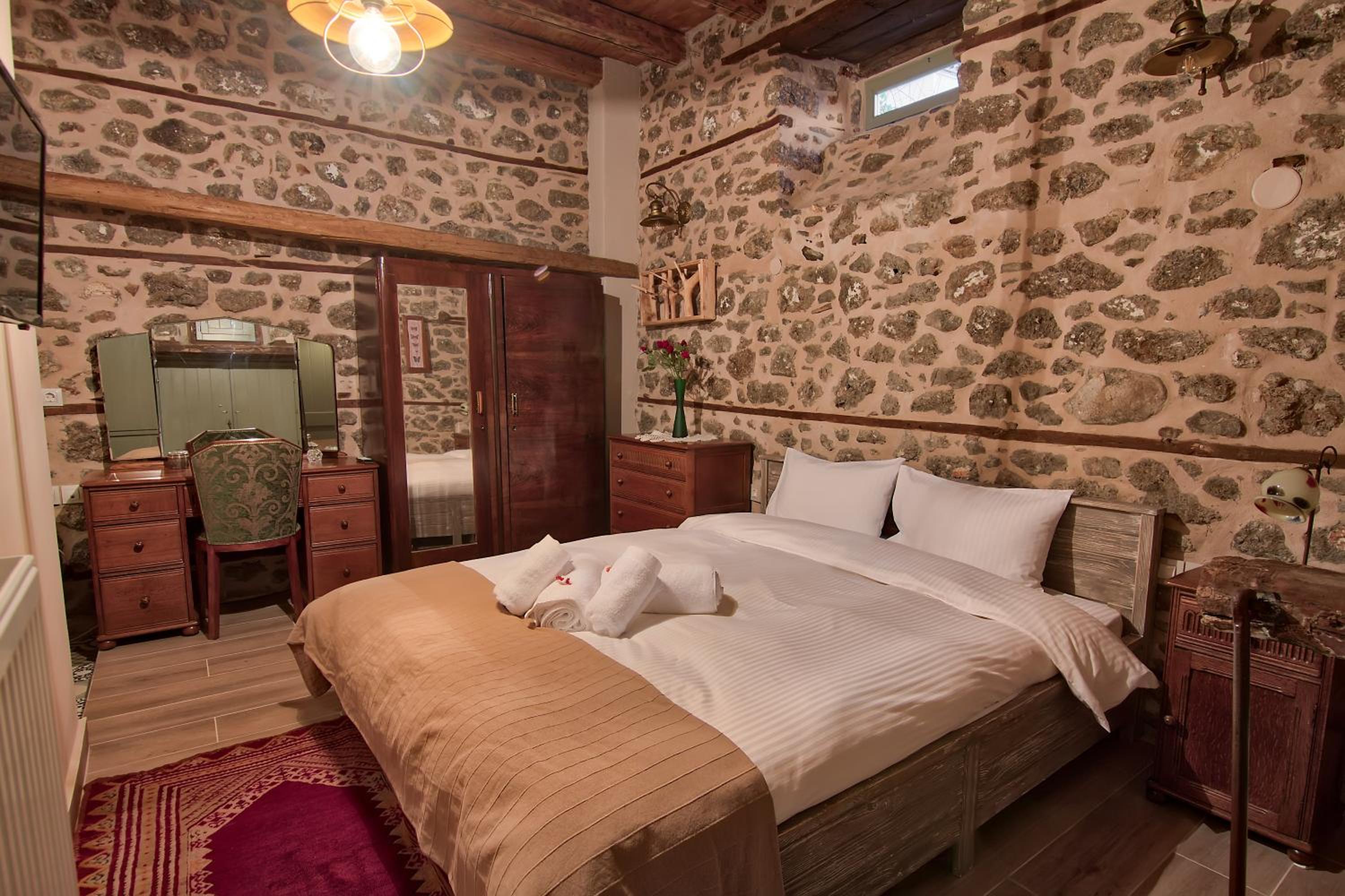 Double Room with Patio photo 3