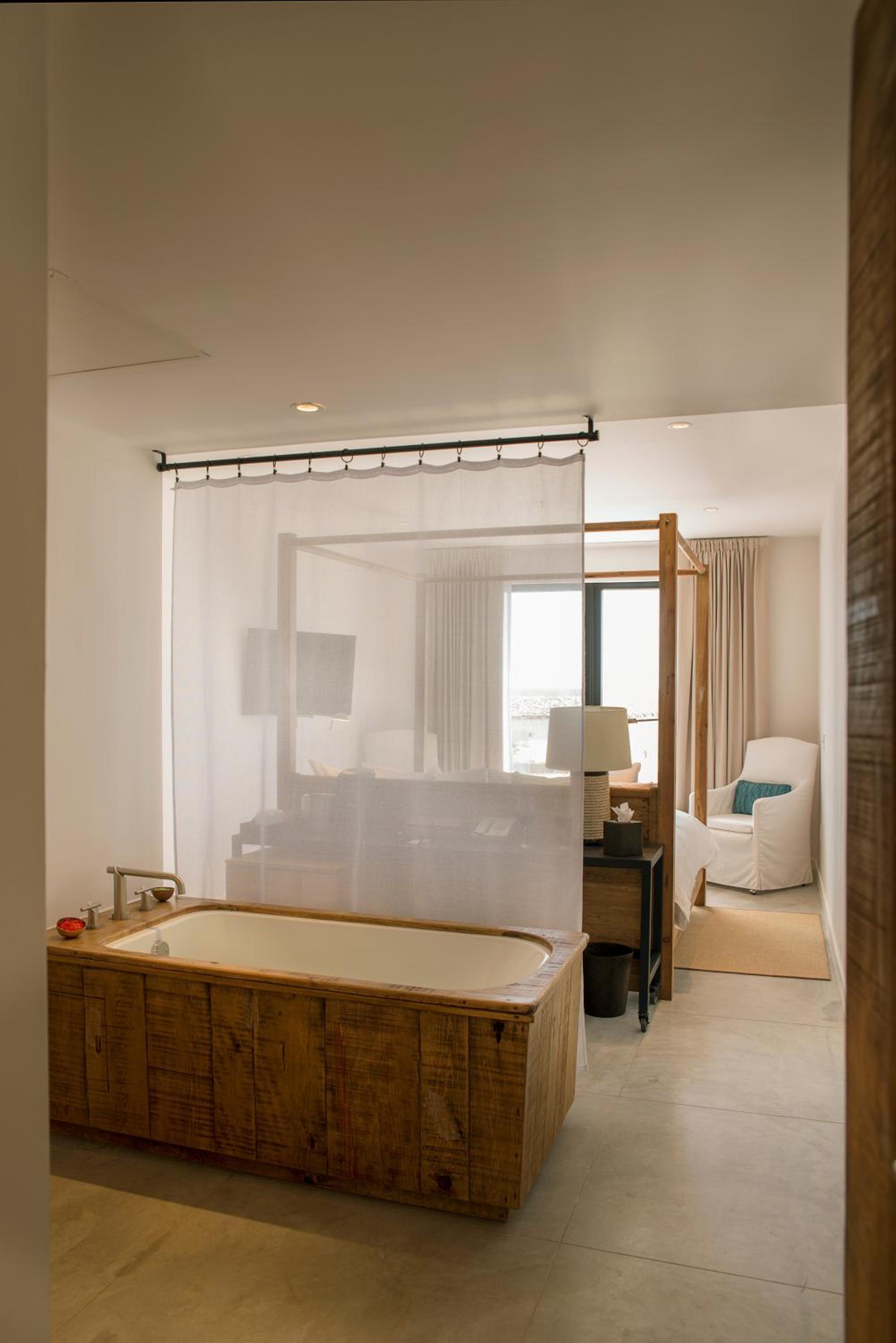 Double Room with Balcony - Photo 5