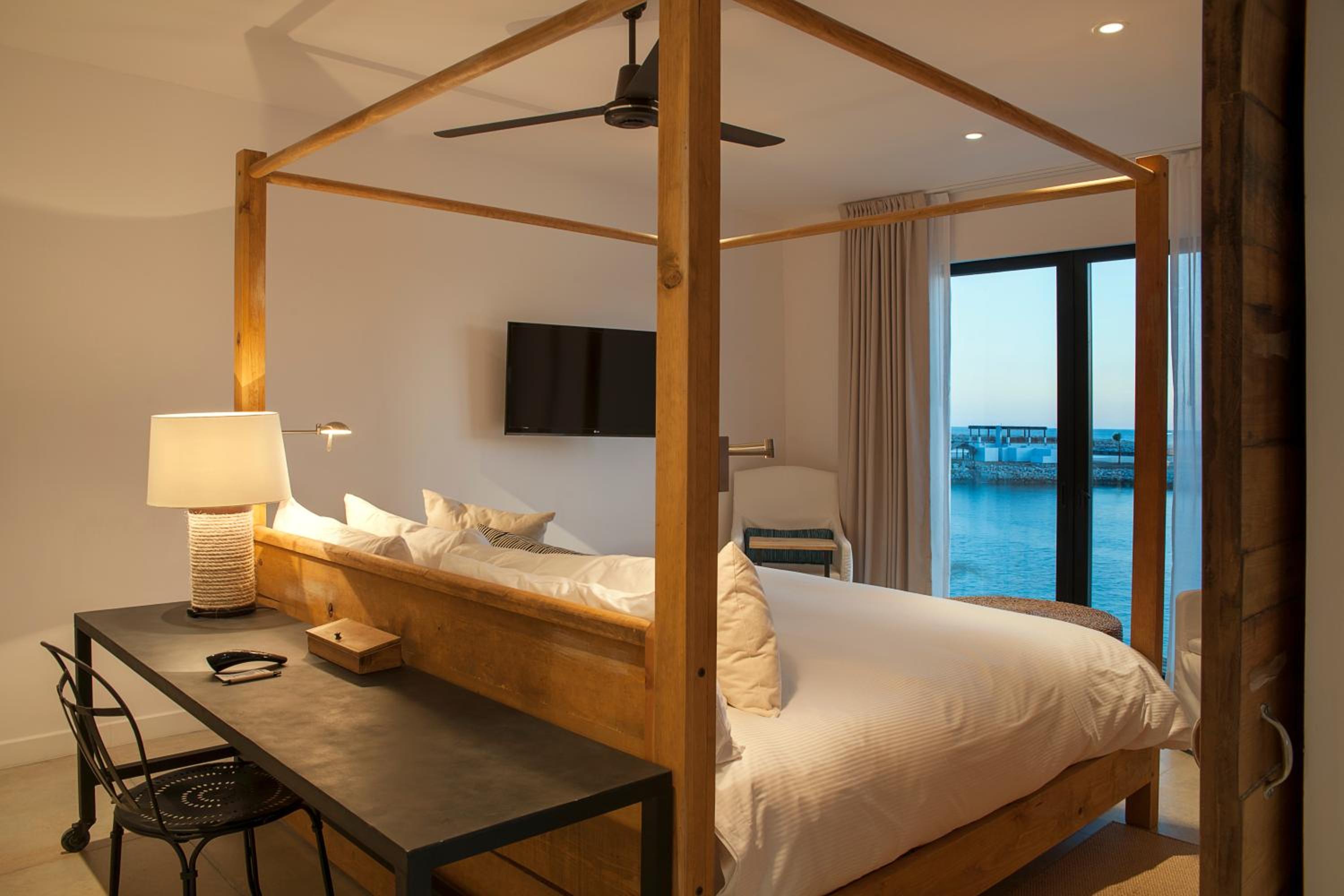 Double Room with Balcony - Photo 4