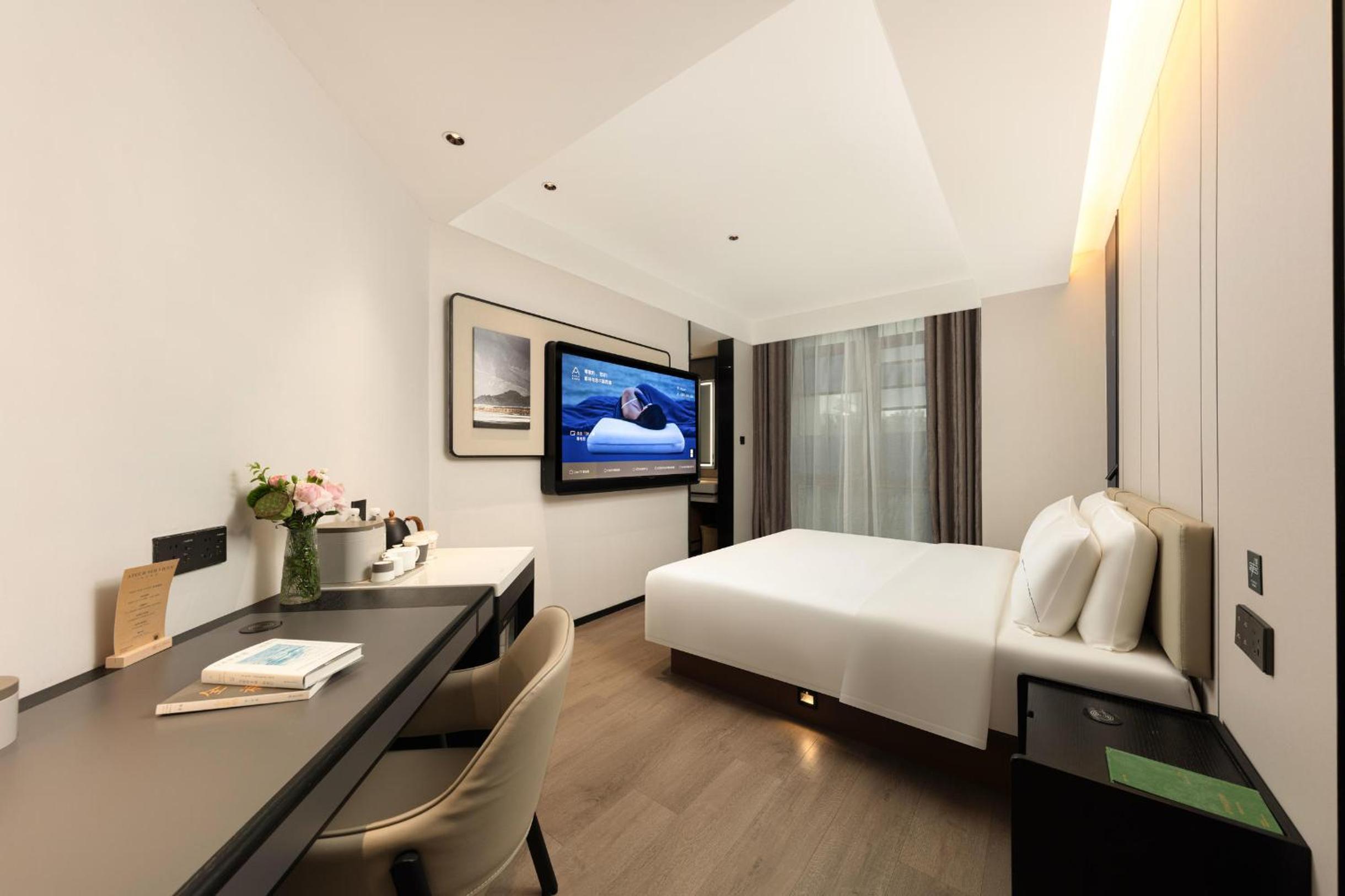 Elegant Double Room photo 2