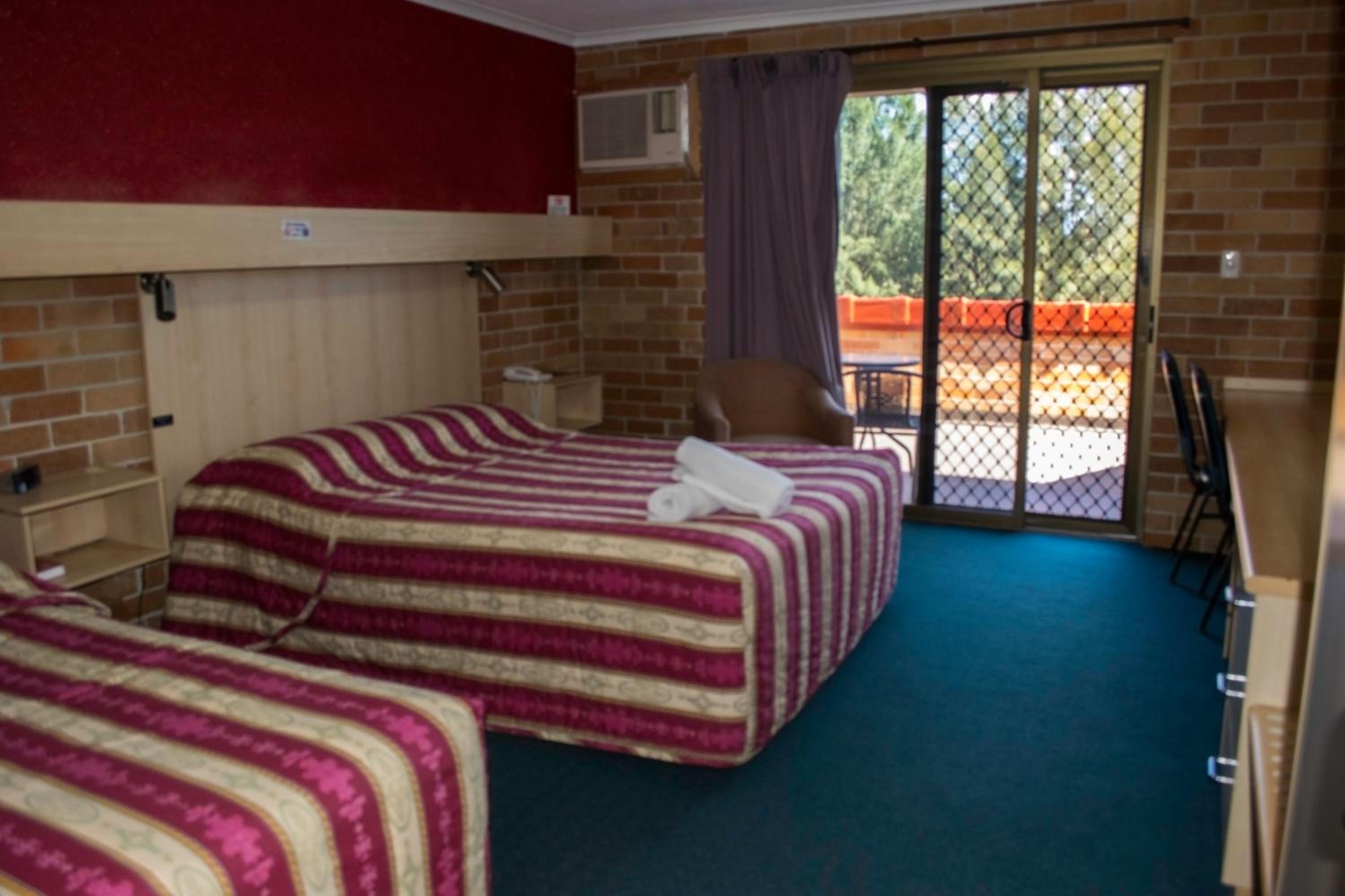 Twin Room - Photo 3