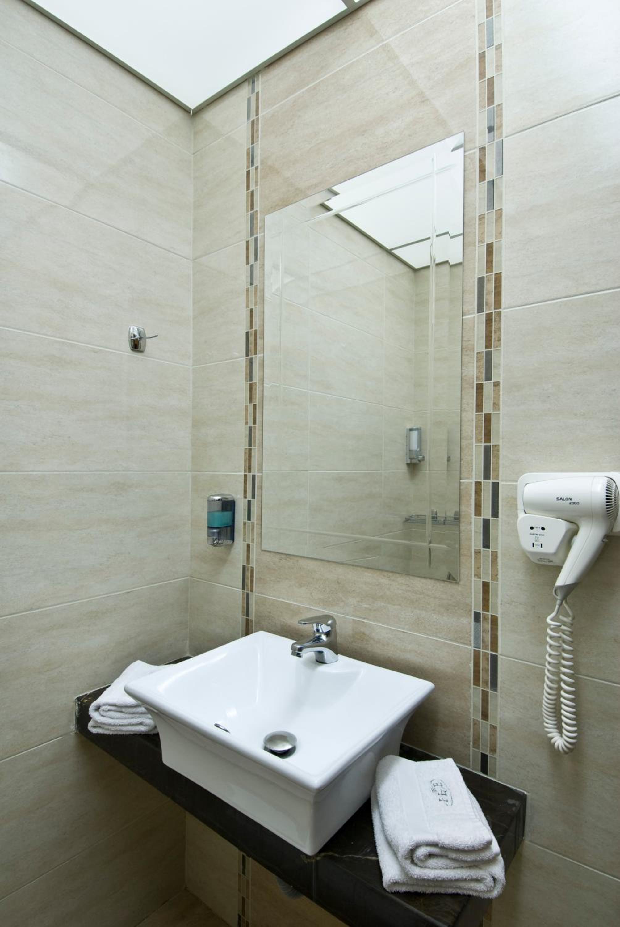 Standard King Room photo 1