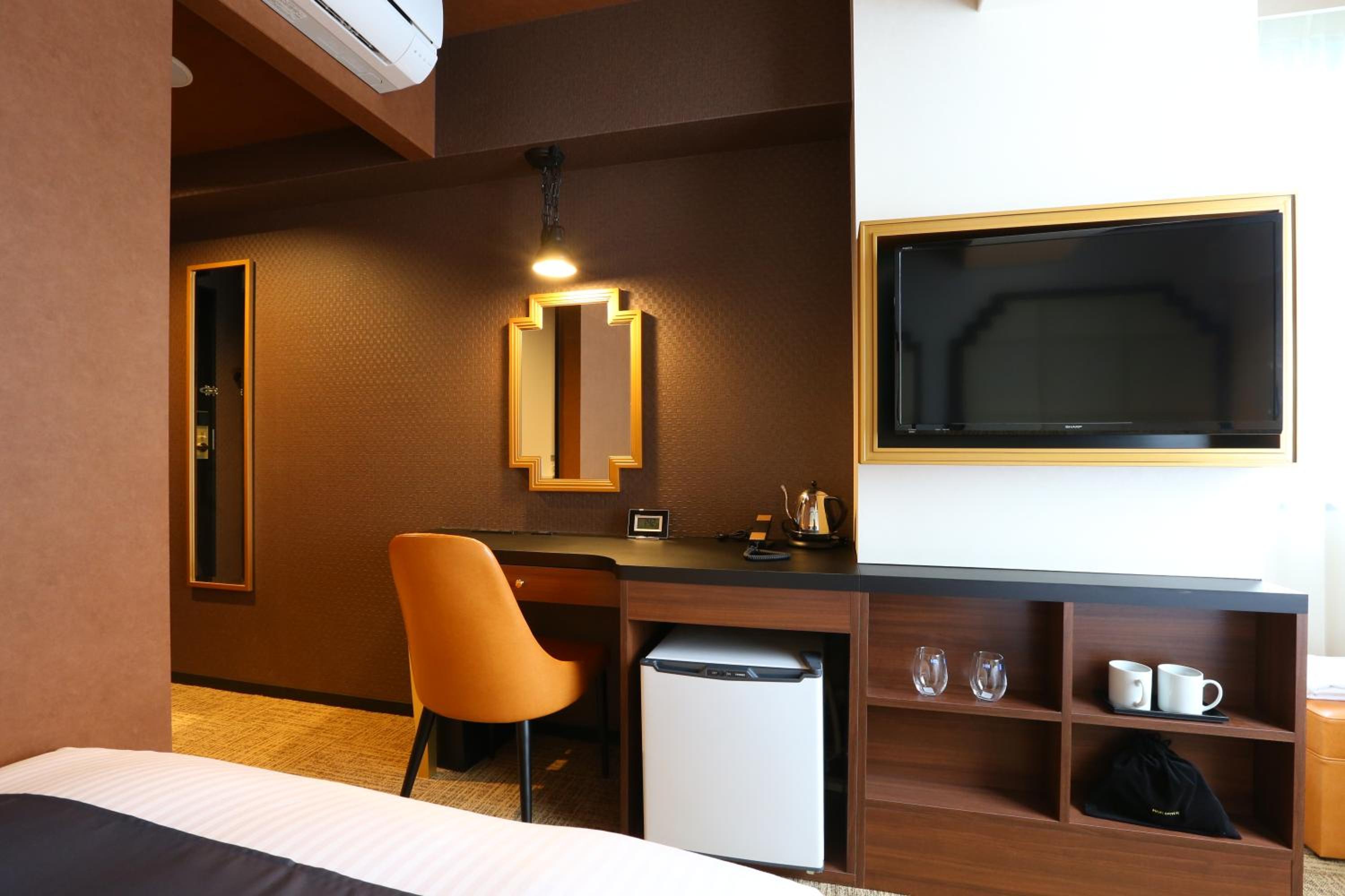 Twin Room - Non-Smoking photo 1