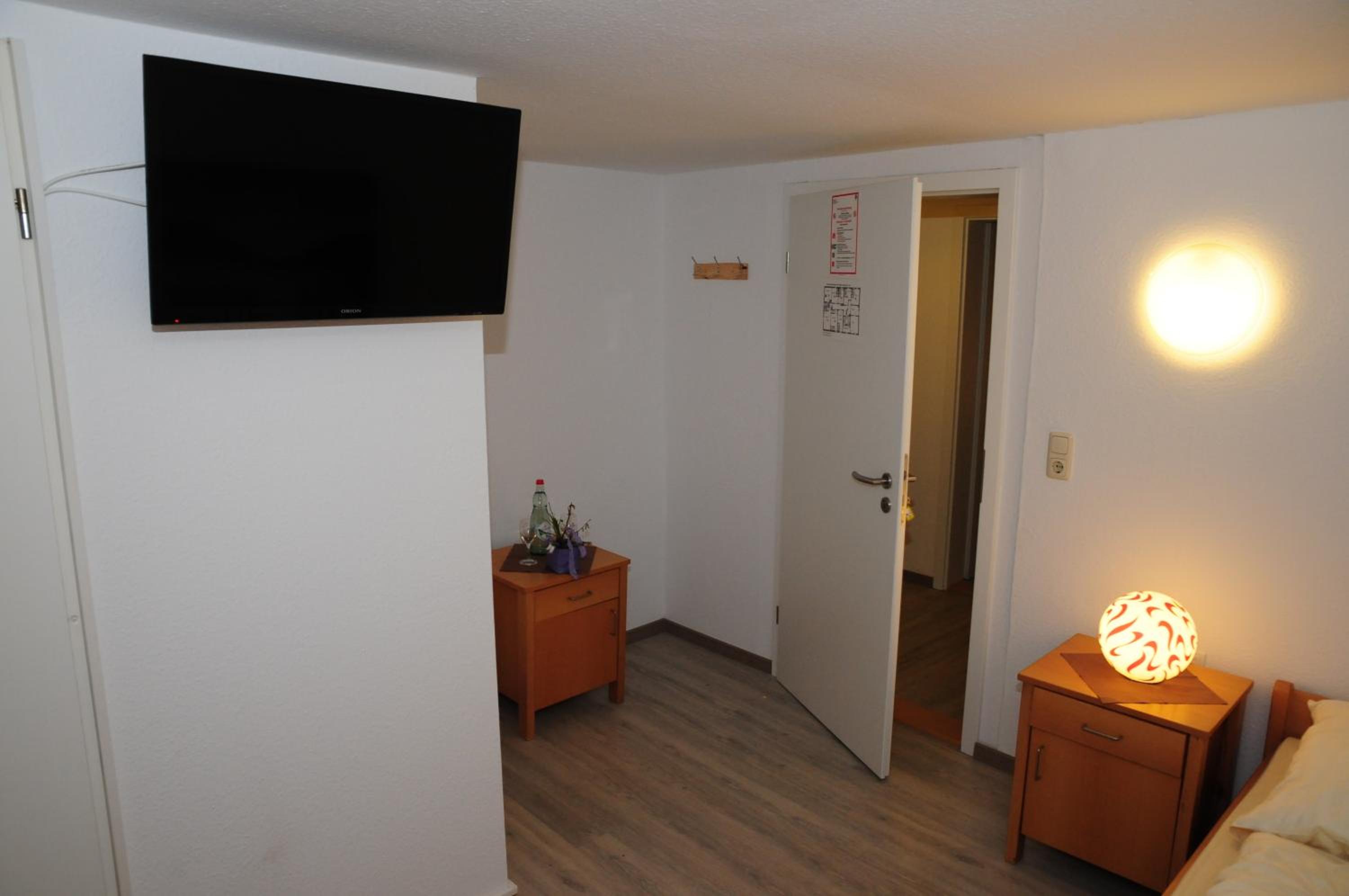 Single Room with Private Bathroom photo 1