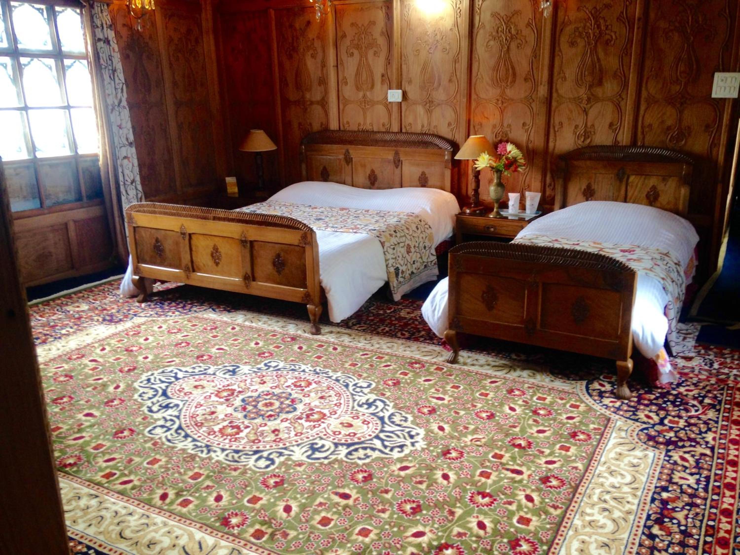 Standard King Room - Photo 15