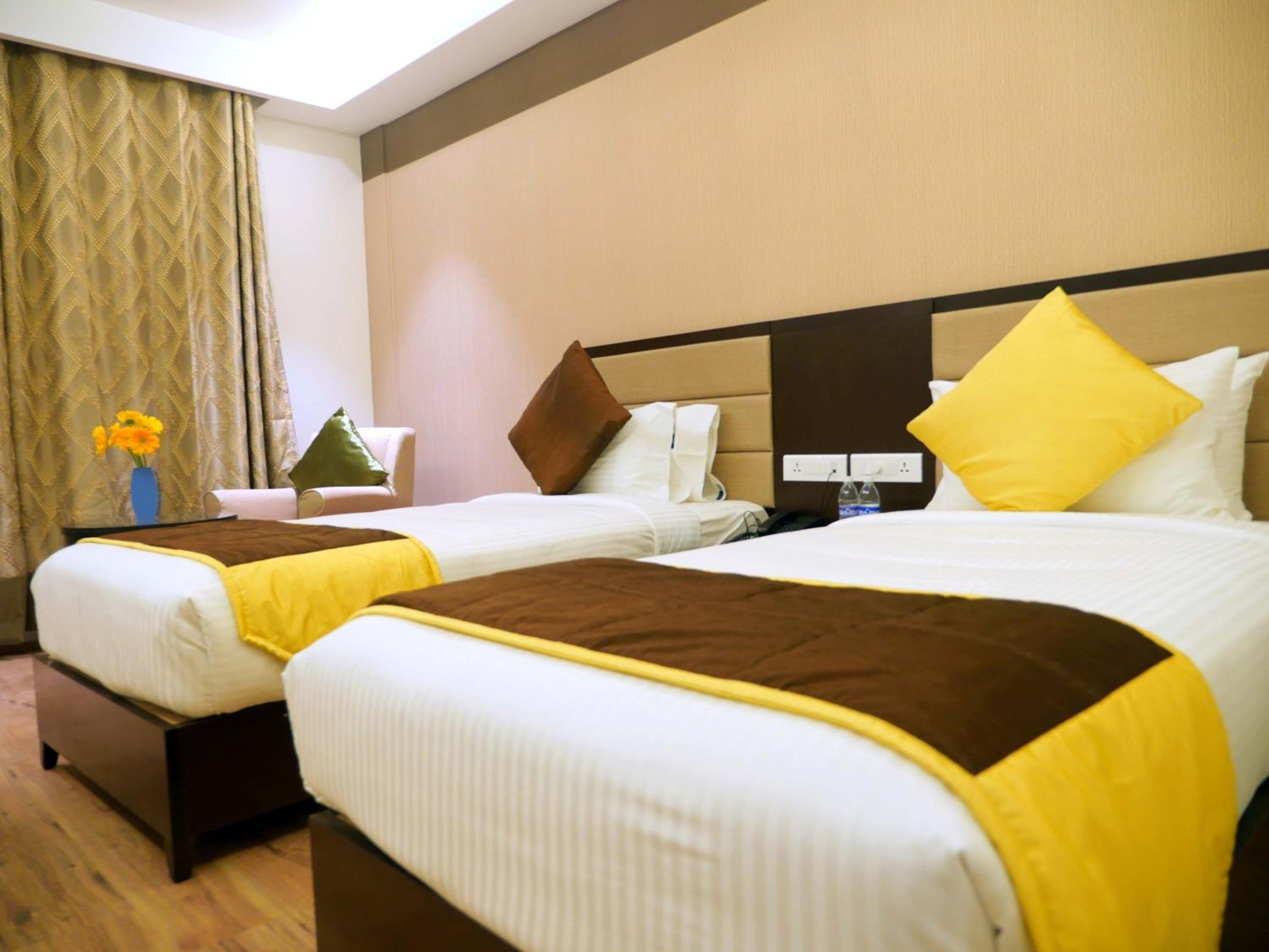 Large Double Room - Photo 3