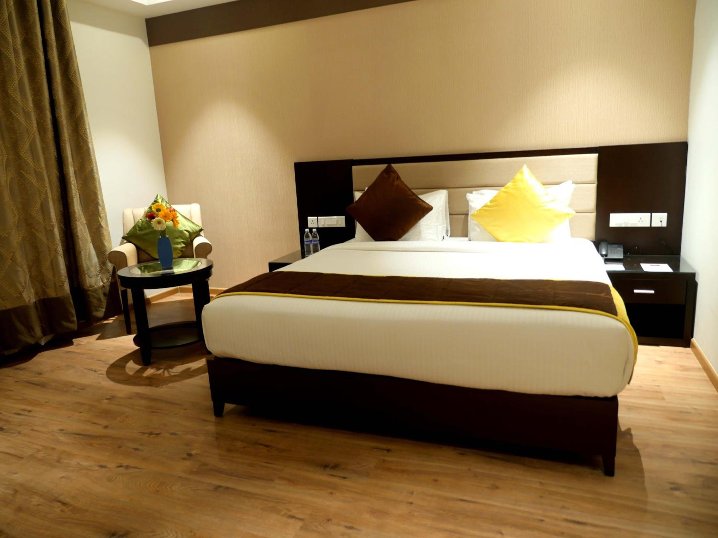 Large Double Room - Photo 6