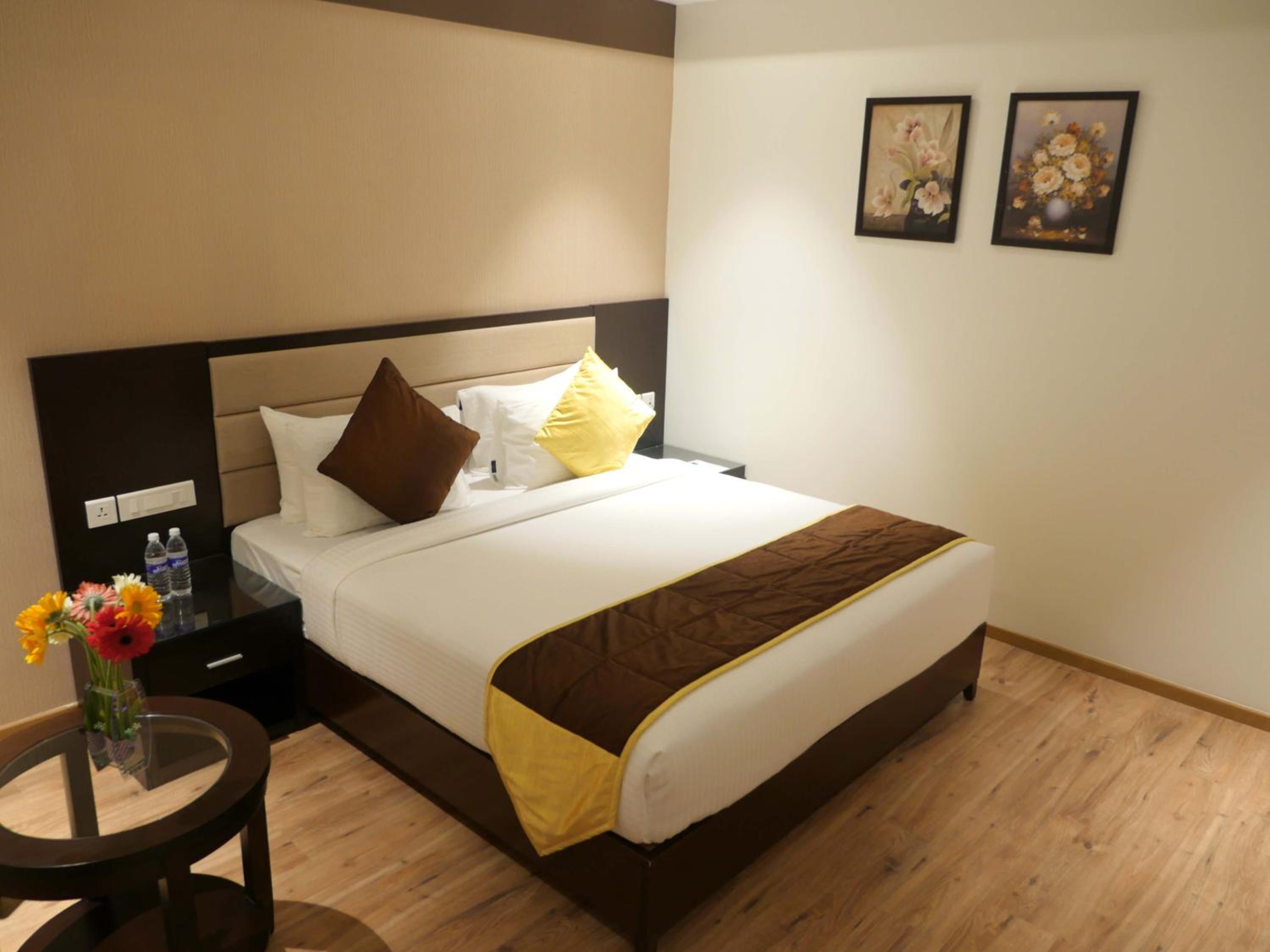 Large Double Room - Photo 7