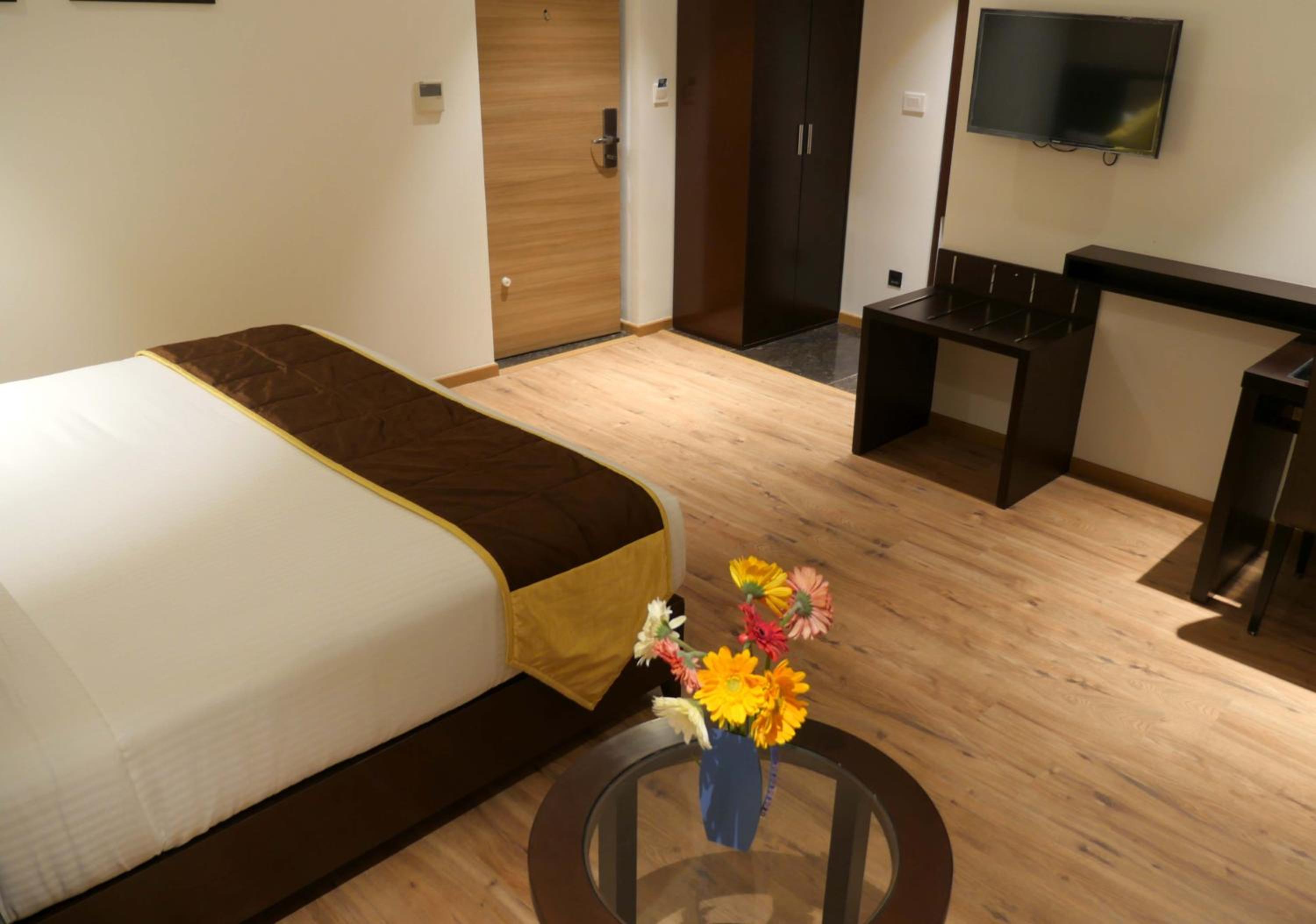 Large Double Room - Photo 2