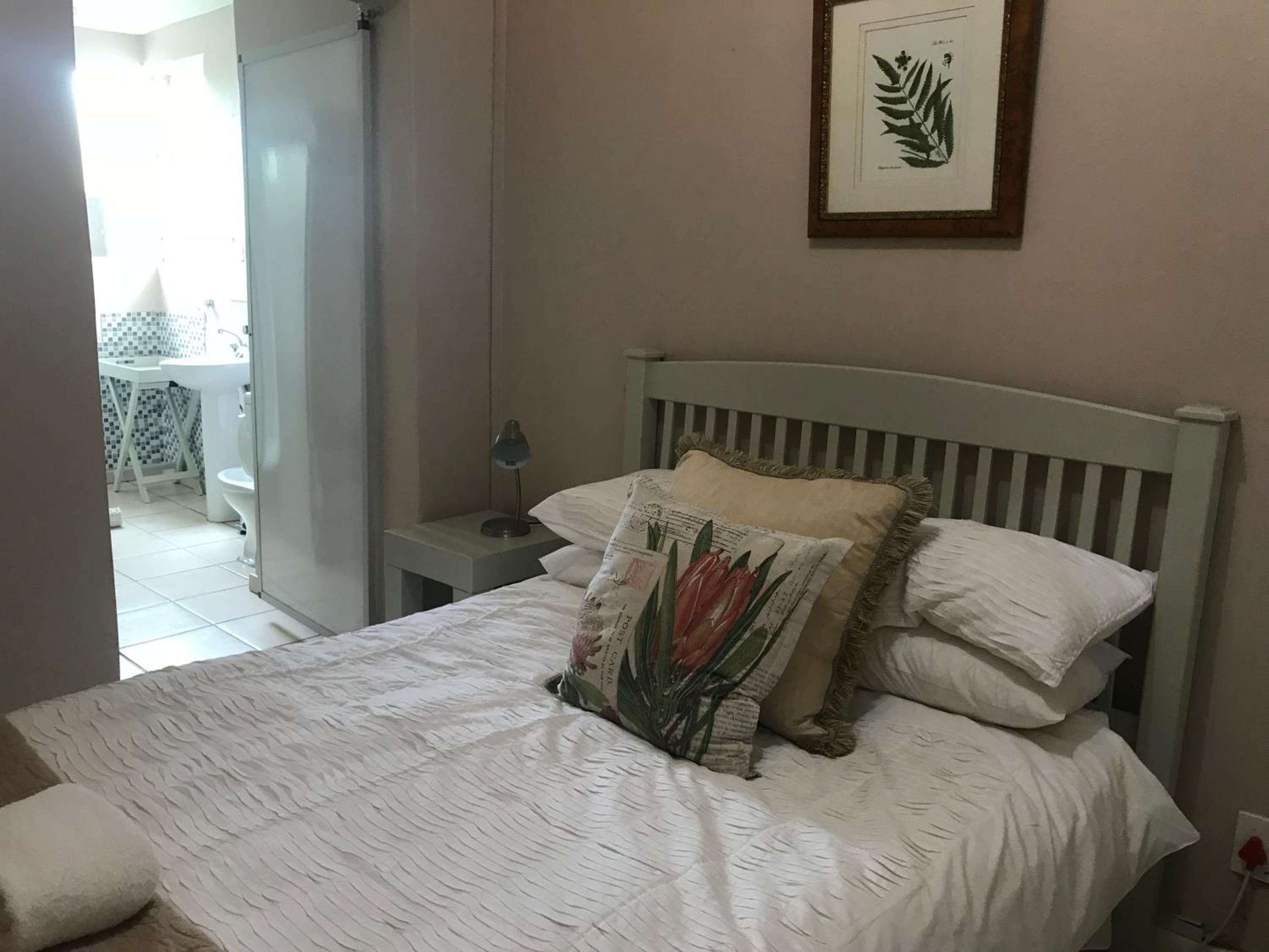 Budget Double Room photo 3