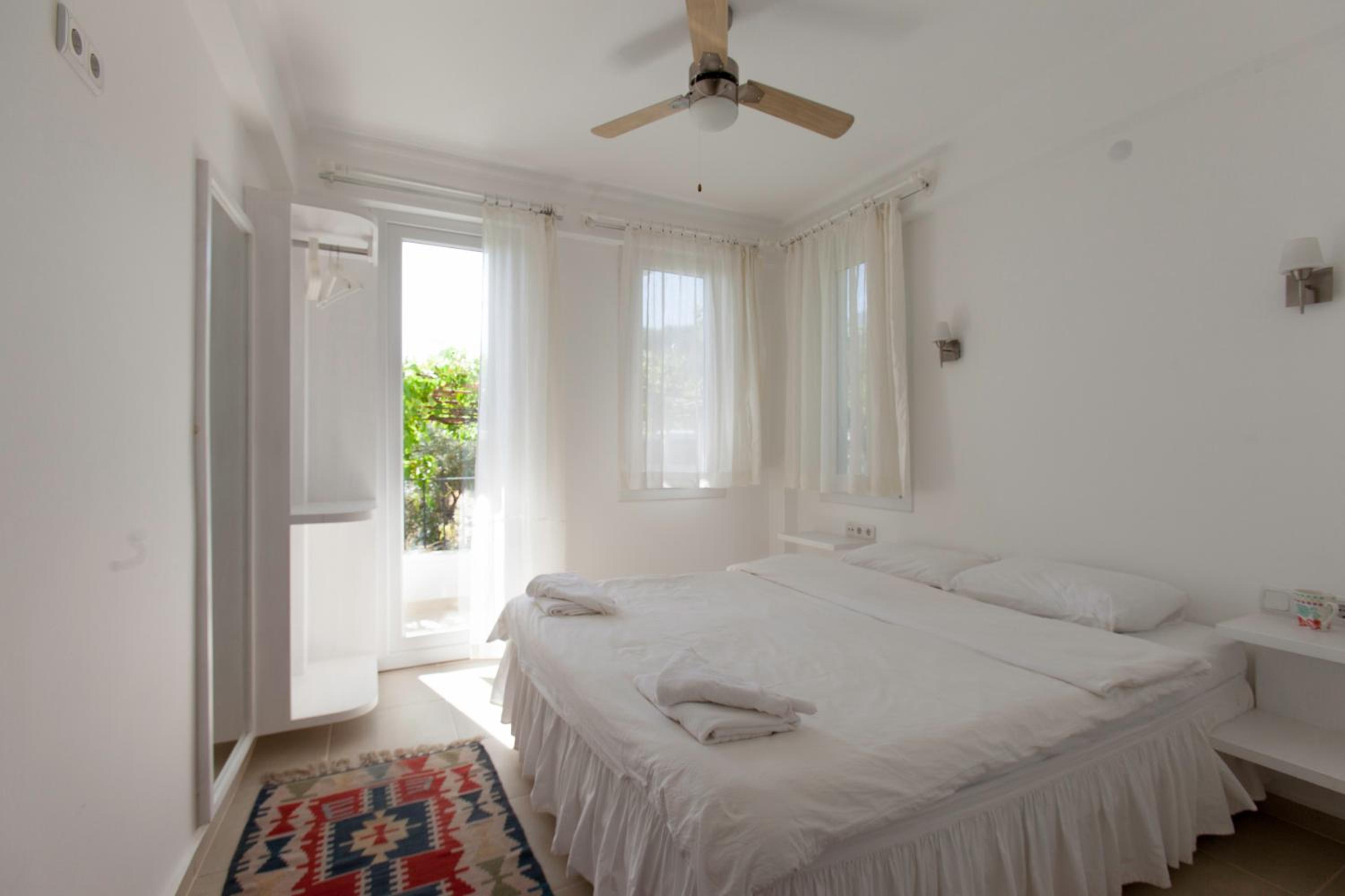 Deluxe Family Room - Photo 2