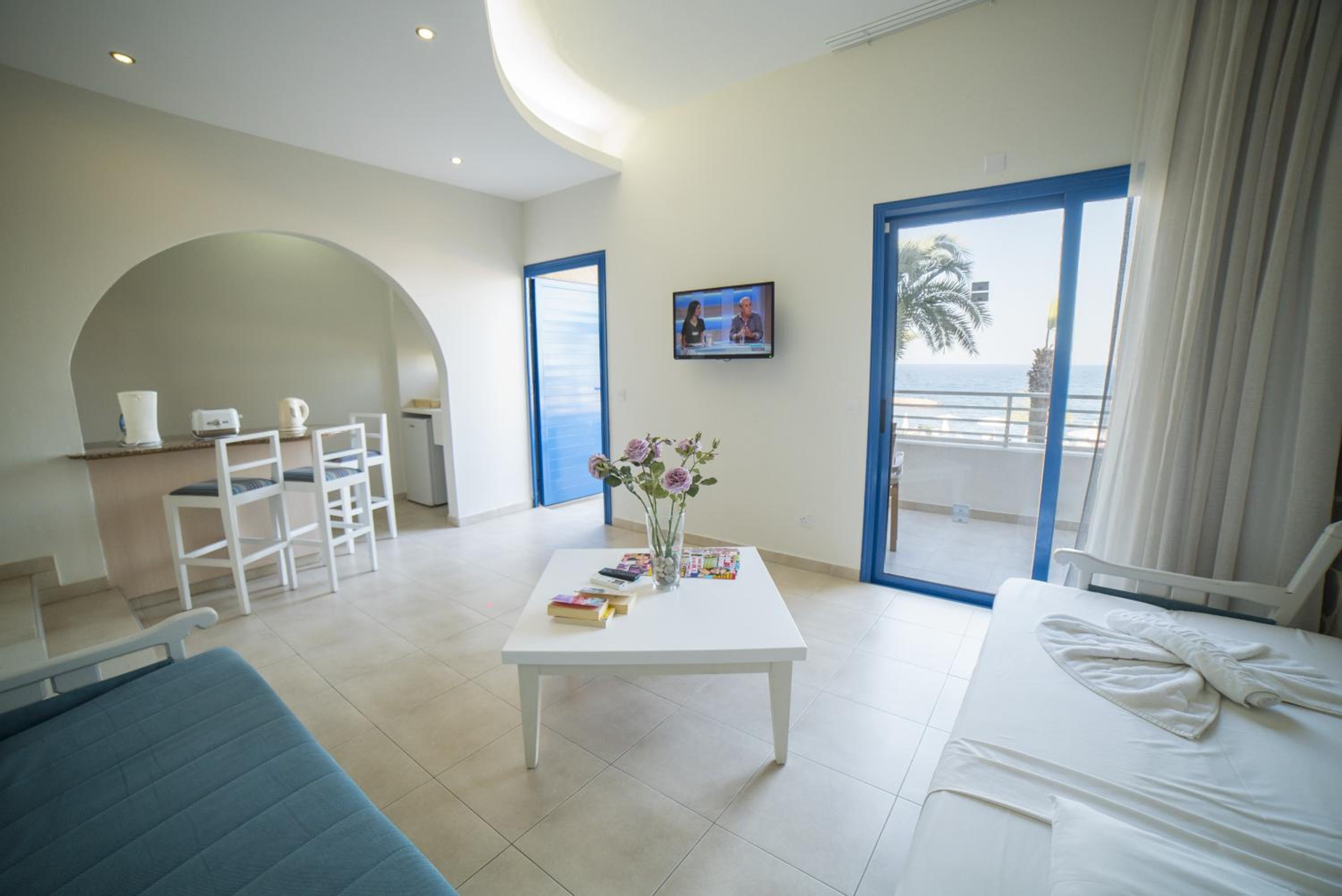 One-Bedroom Apartment with Sea View photo 1
