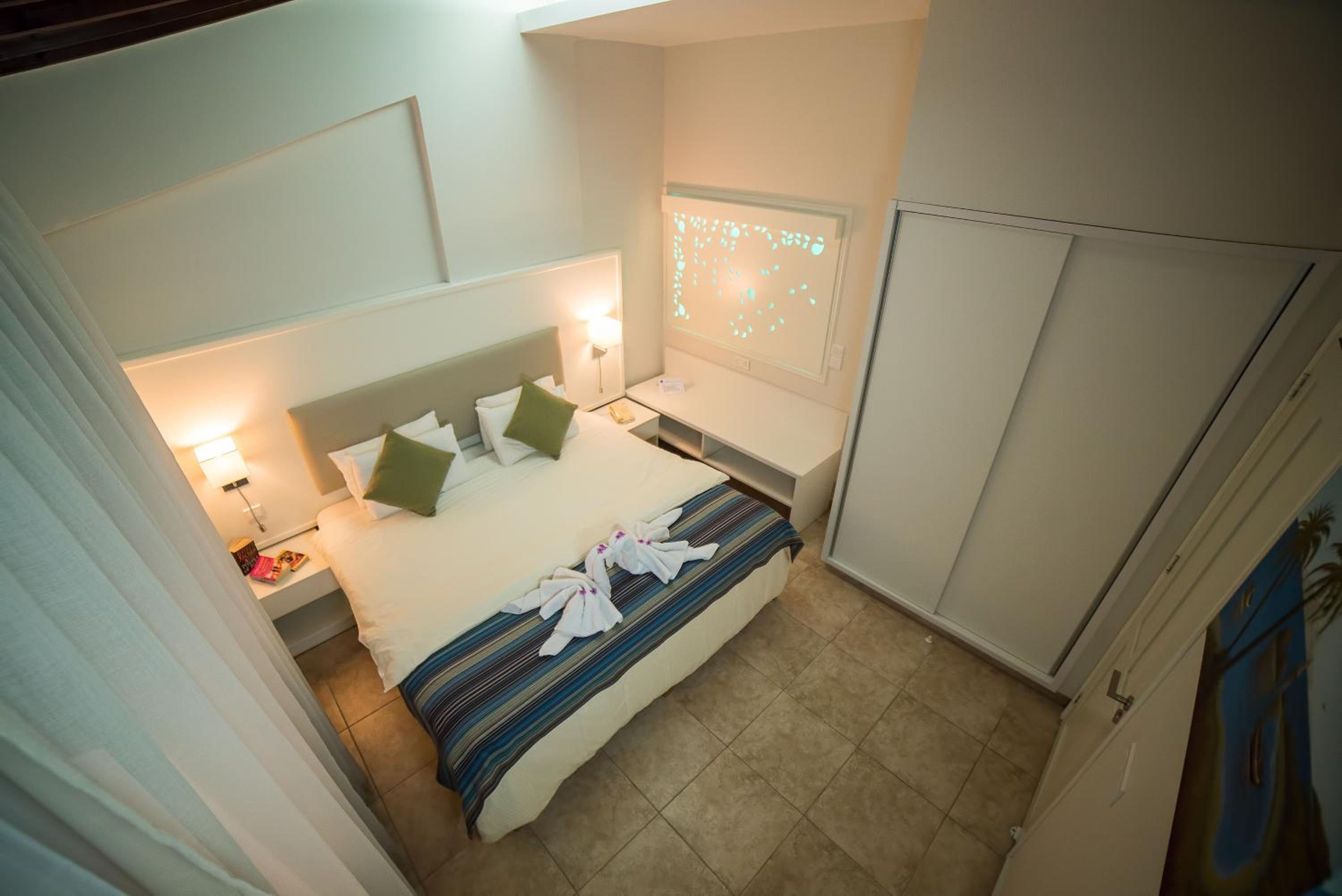 One-Bedroom Apartment with Sea View photo 3