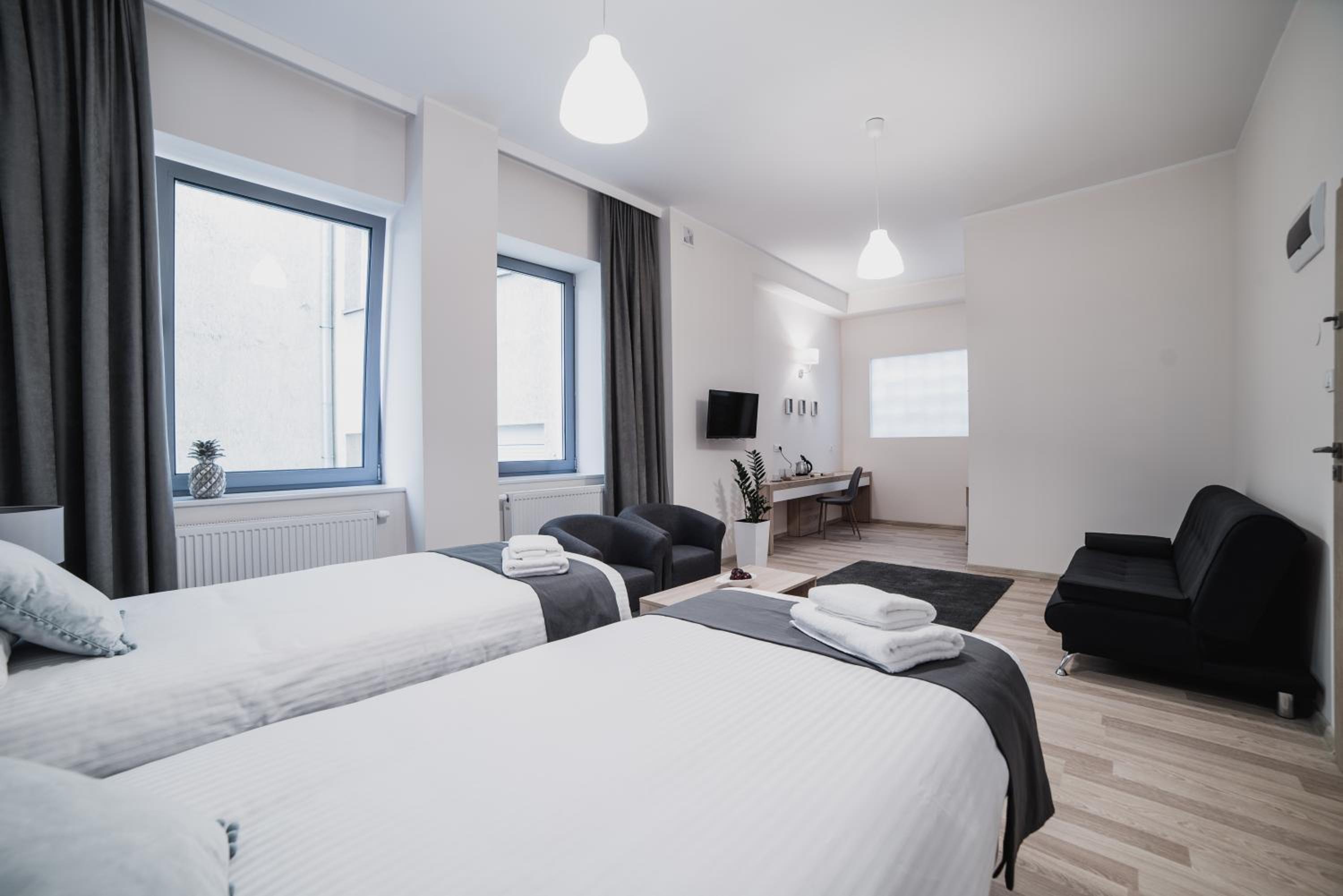 Studio Apartment - Photo 1