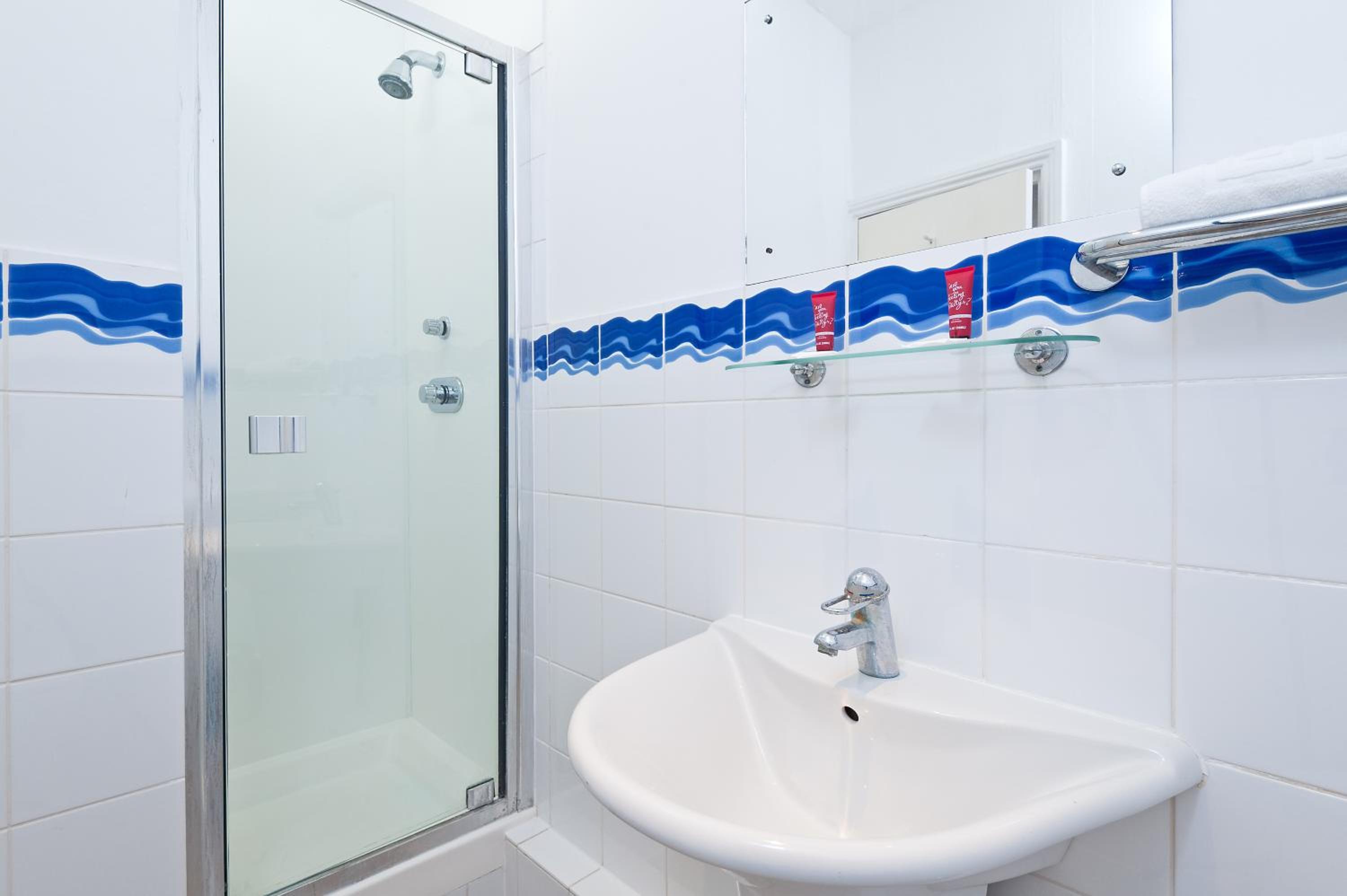 Double Room with En Suite Bathroom photo 2