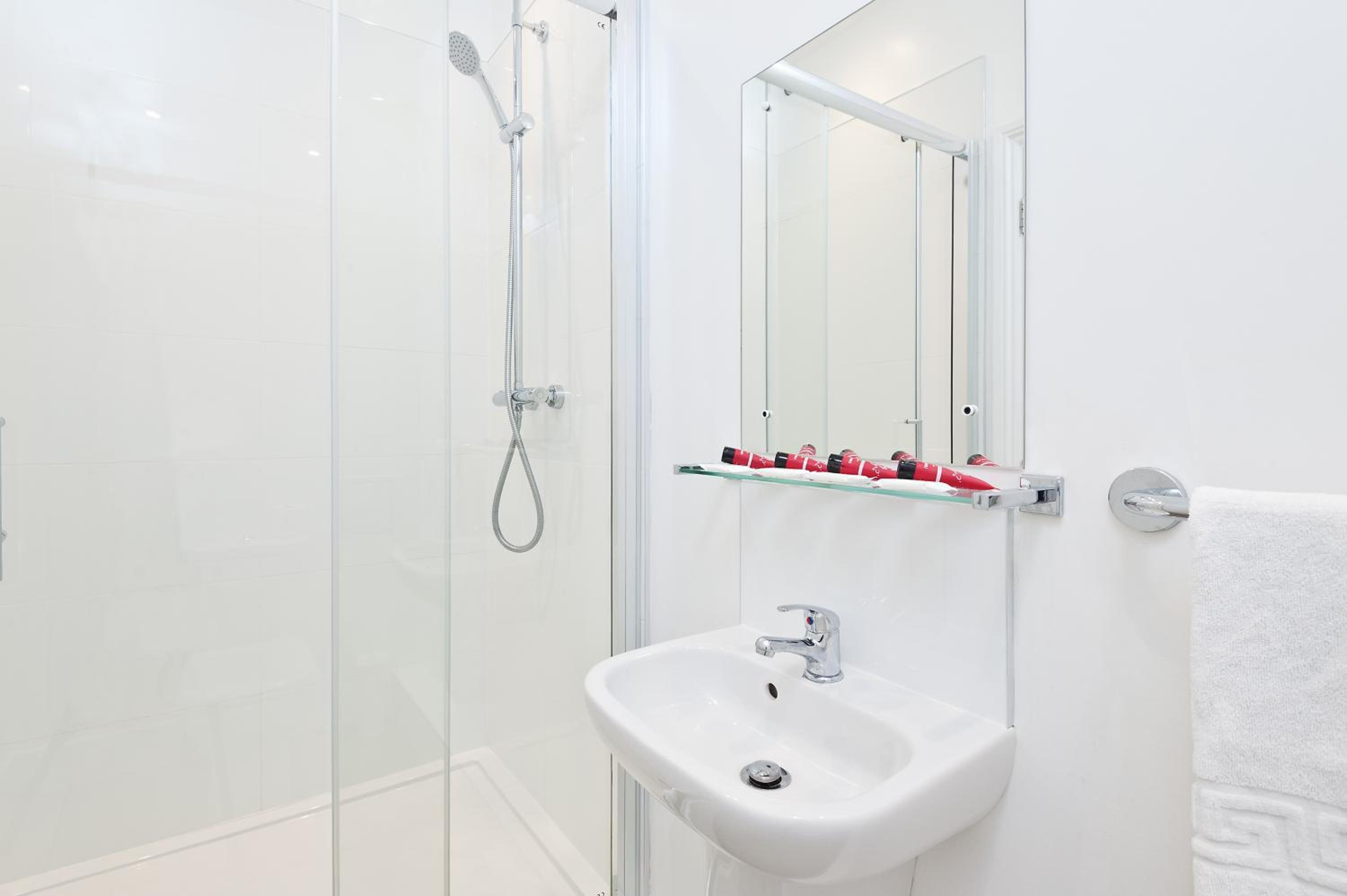 Attic Double Room with shared bathroom photo 1