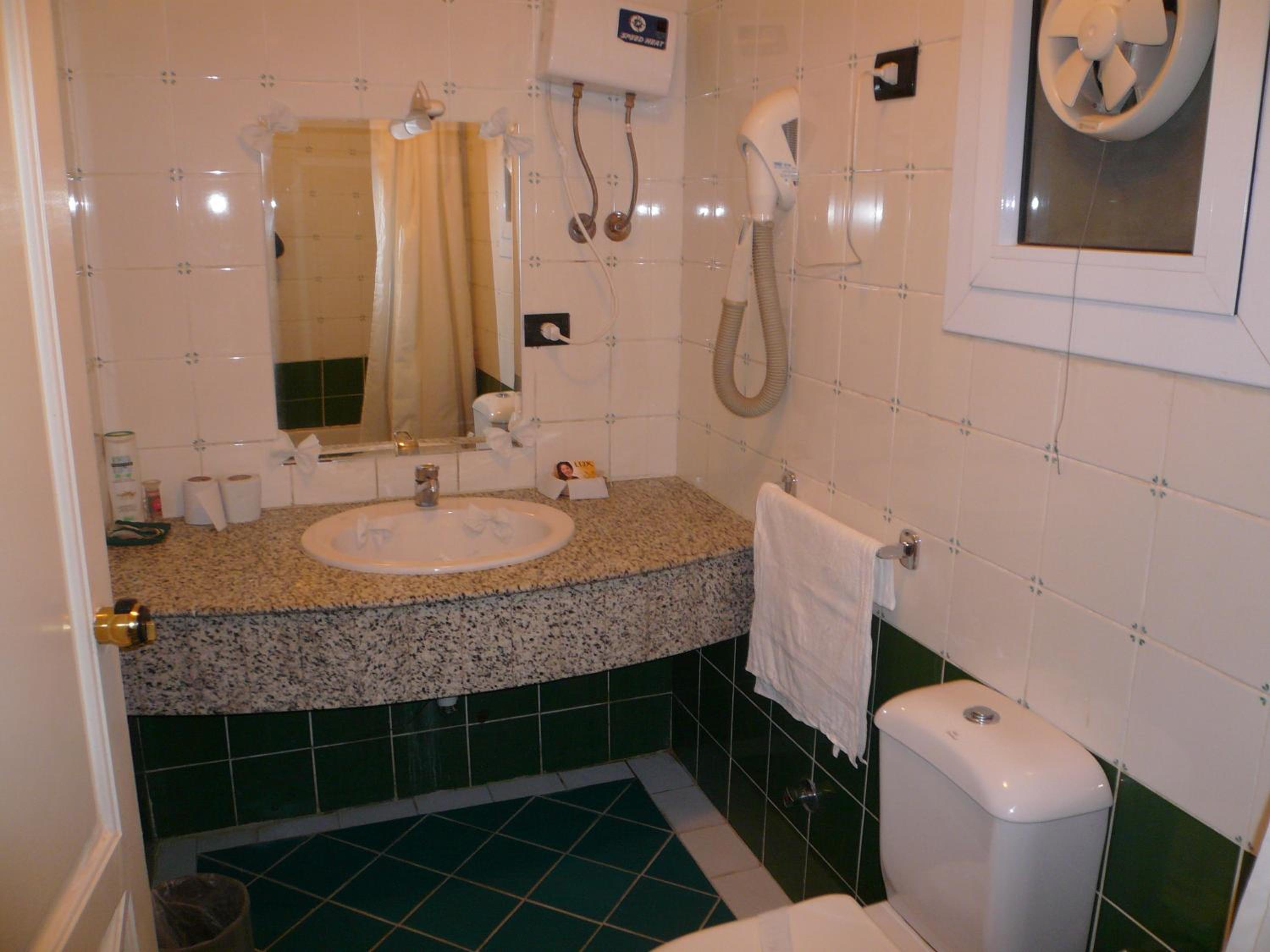 One-Bedroom Suite Pool View - Photo 9