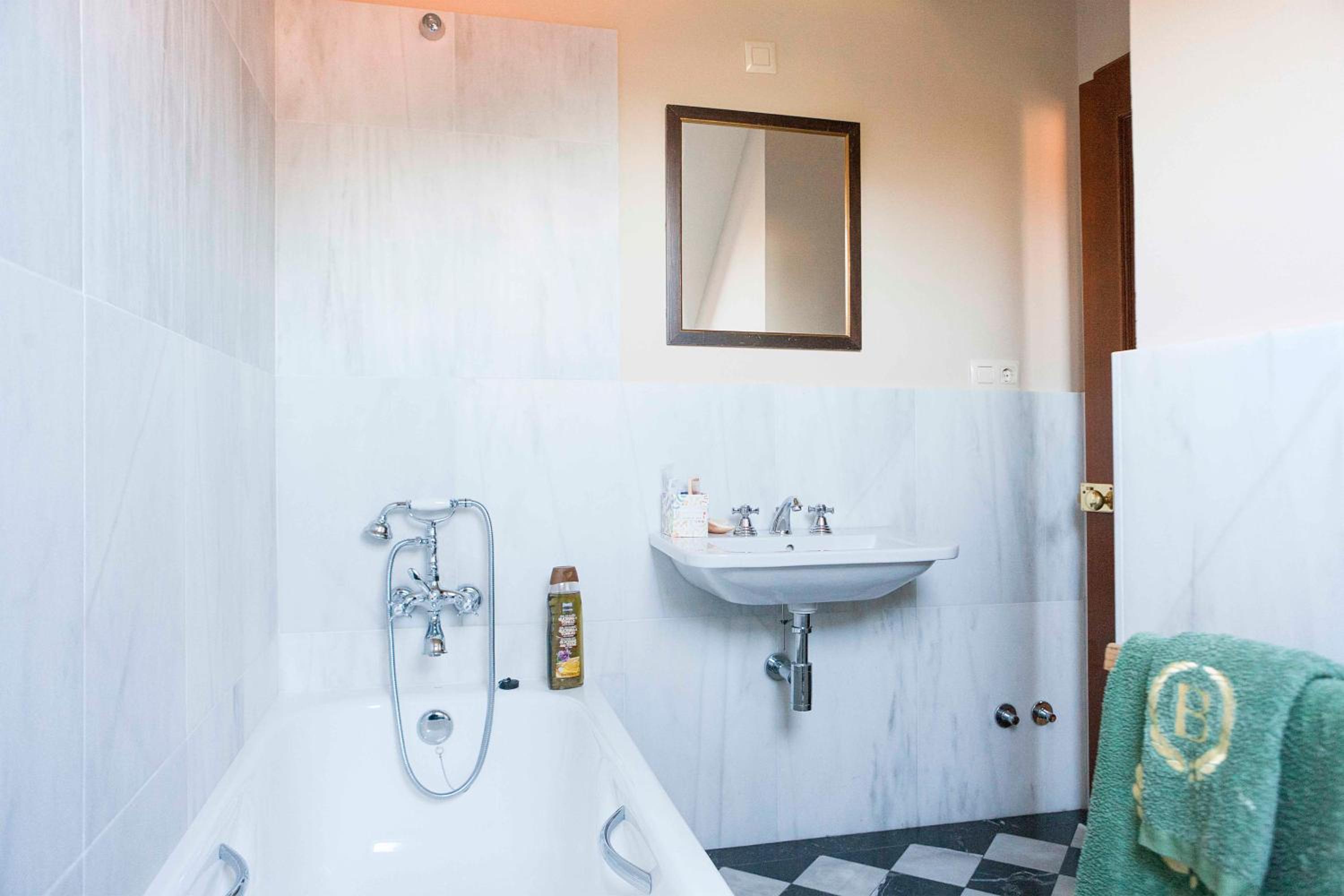 Double or Twin Room with Private Bathroom photo 2