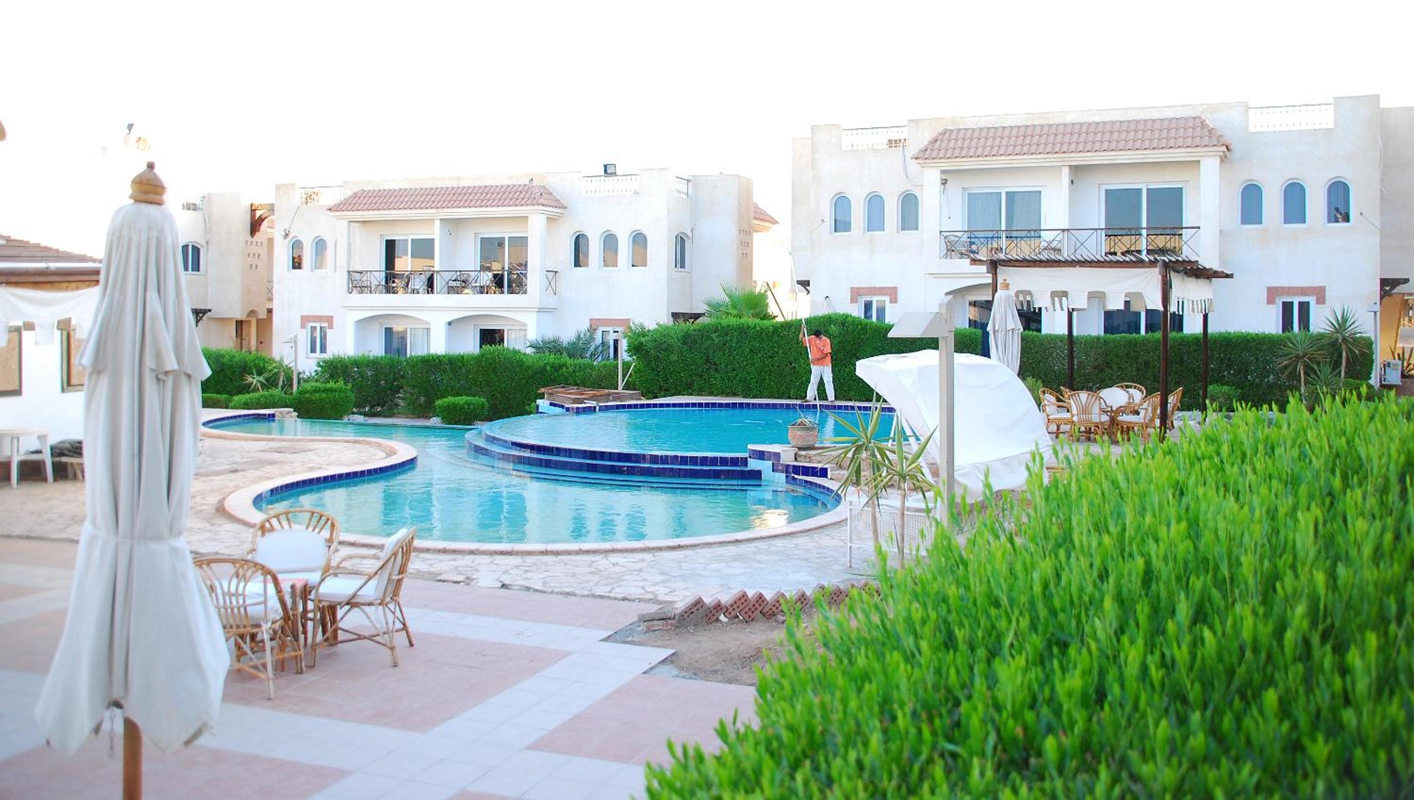 One-Bedroom Suite Pool View - Photo 5