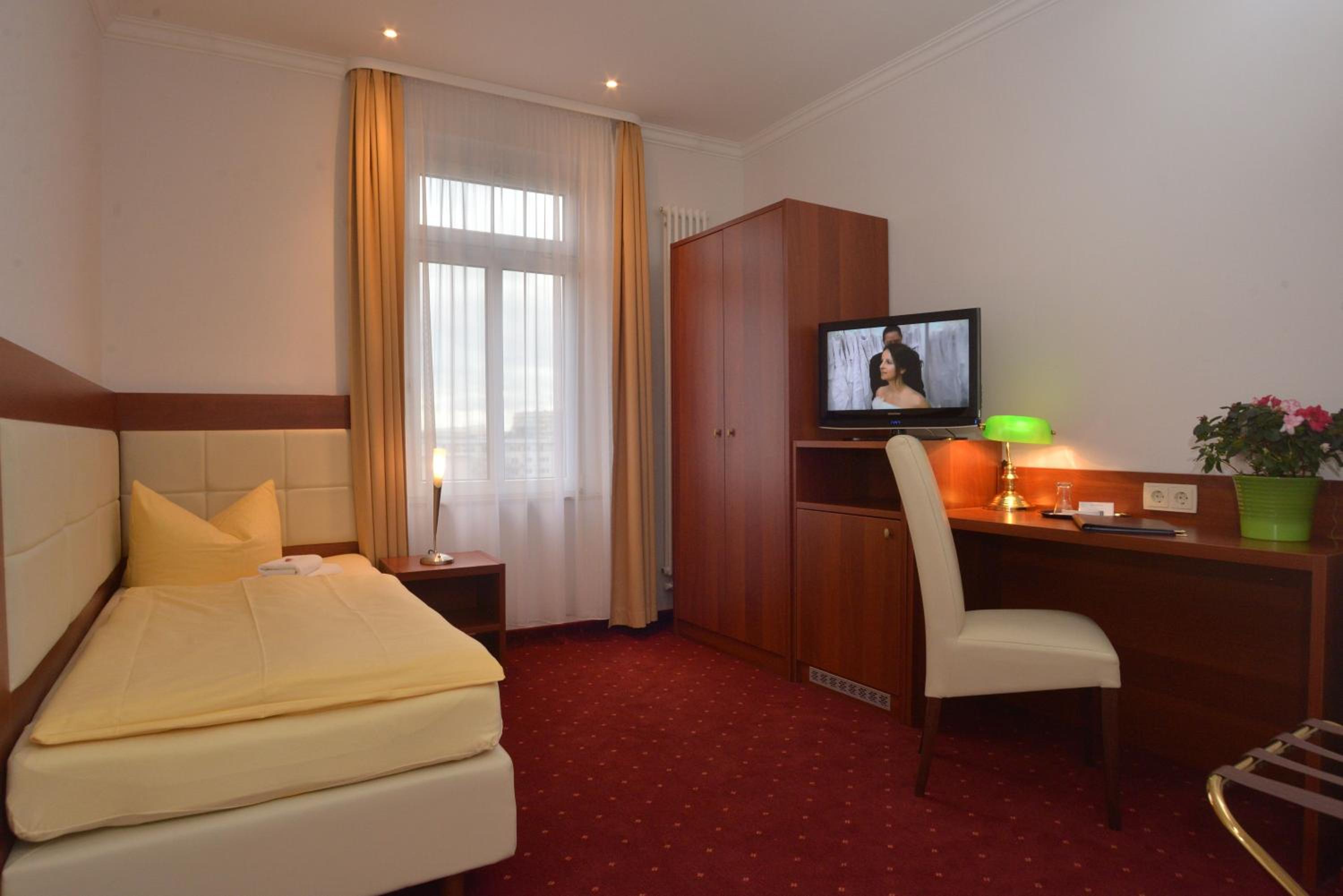 Single Room with Balcony photo 1