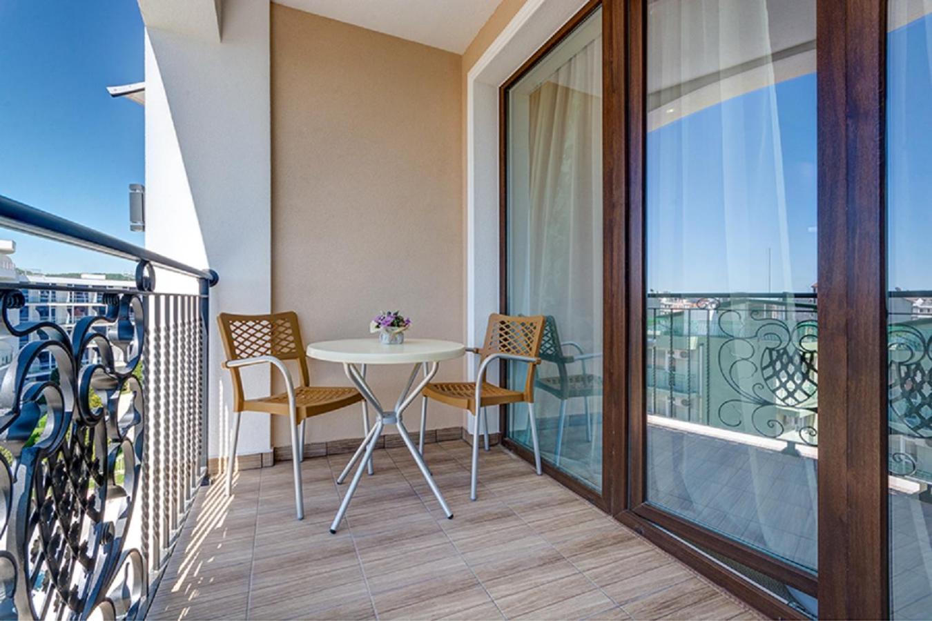 Double Room with Balcony (2 Adults + 1 Child) photo 3