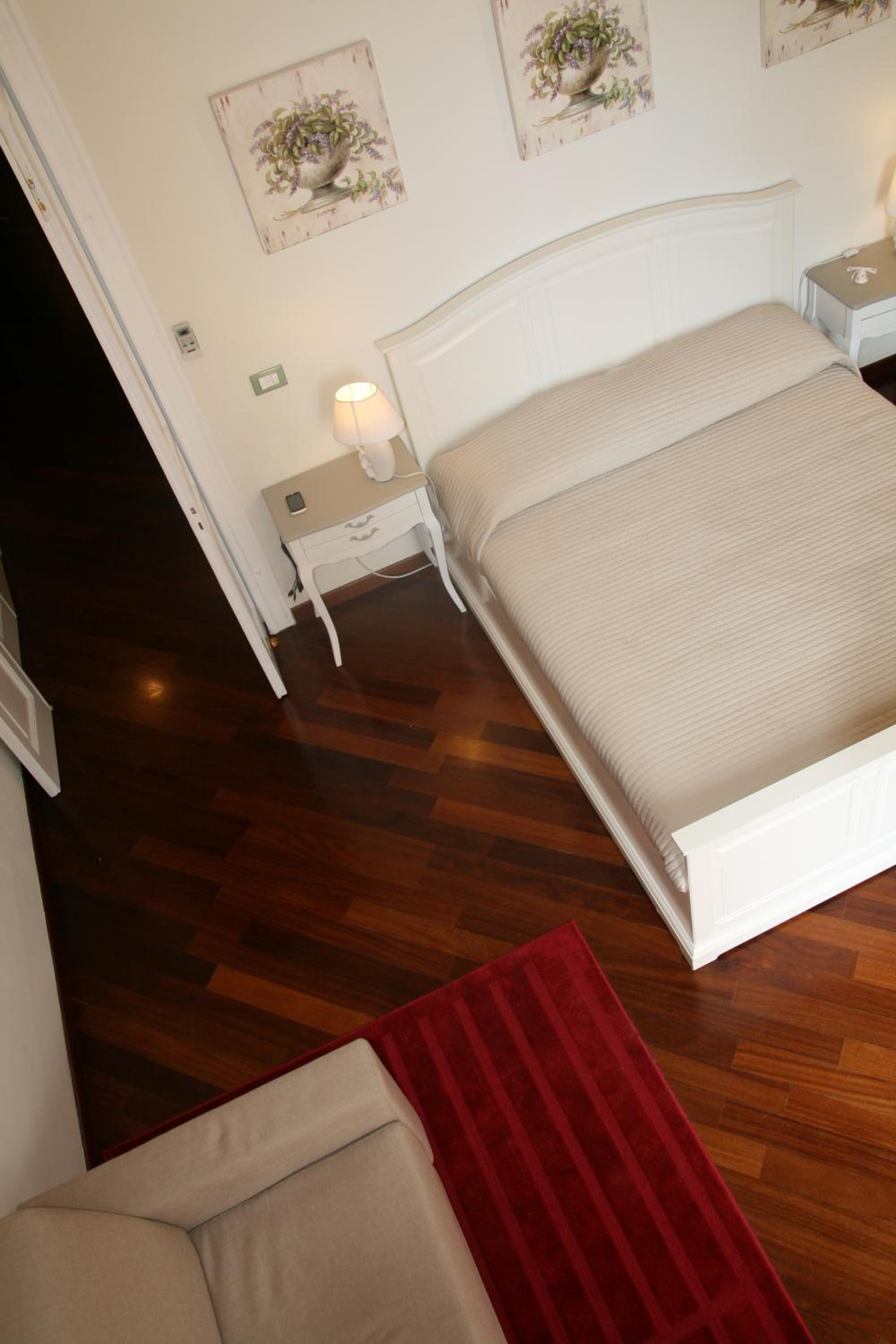 One-Bedroom Apartment - Separate Building photo 1