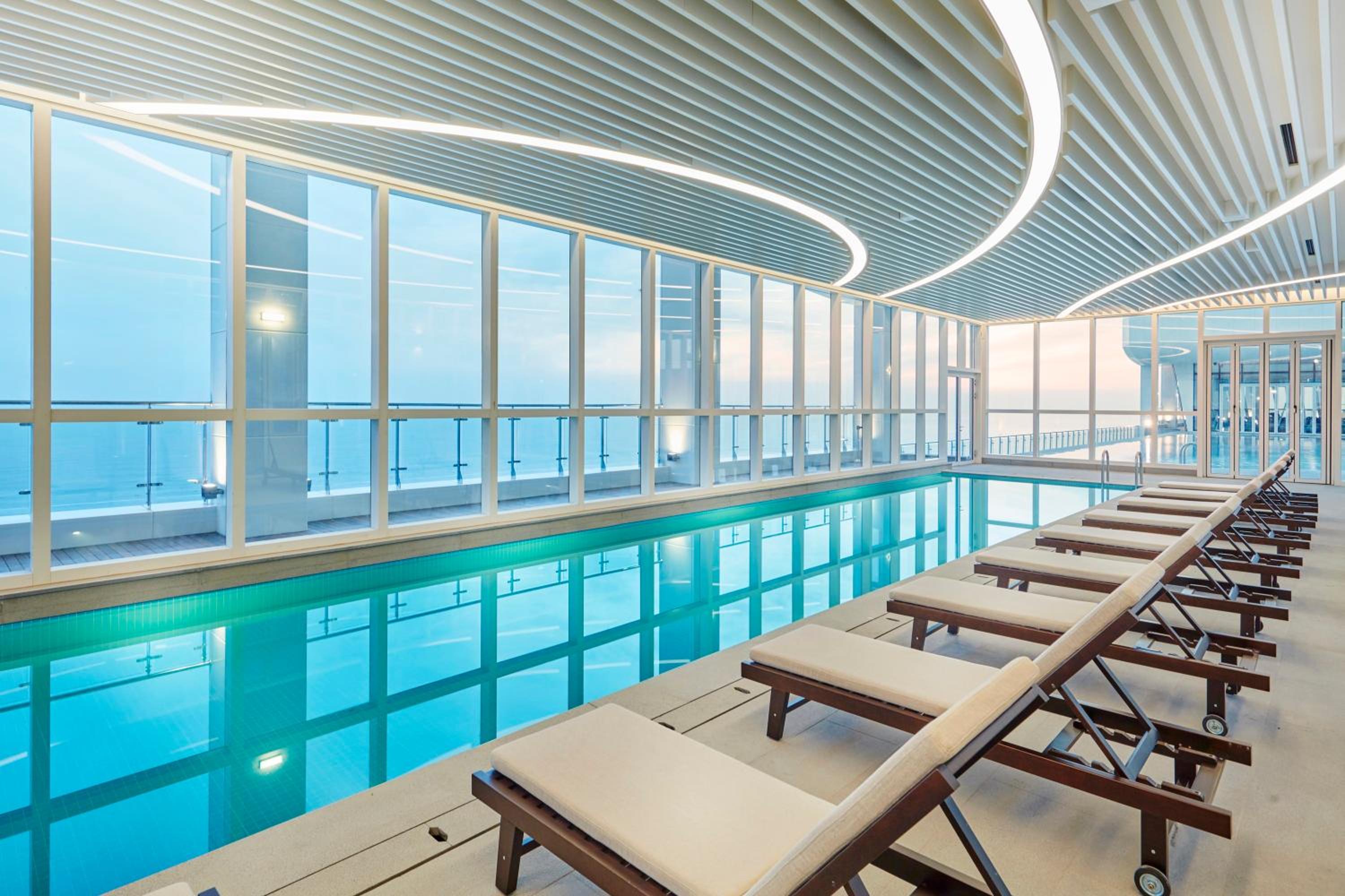 Executive Twin Room with Ocean View - 1 Day Pool Access for 2 (Base PAX 2, Additional Fee Pay Upon Check-in) photo 3