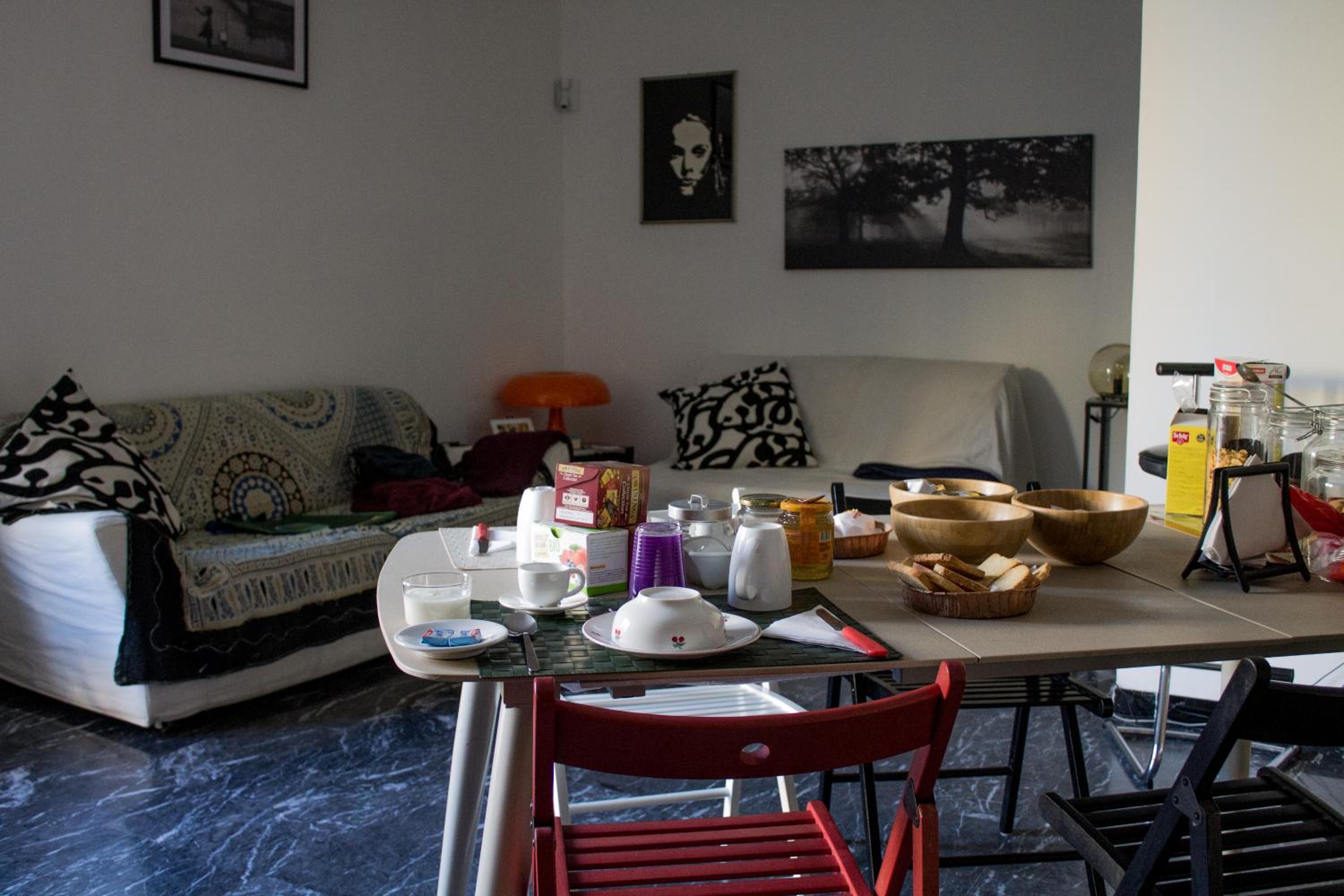 Double Room with Private Bathroom - Photo 9