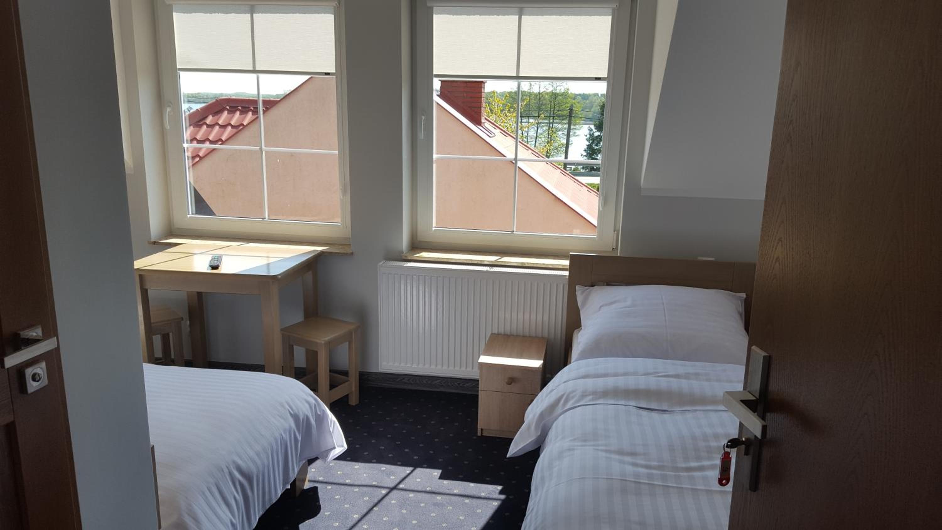 Large Twin Room - Photo 1