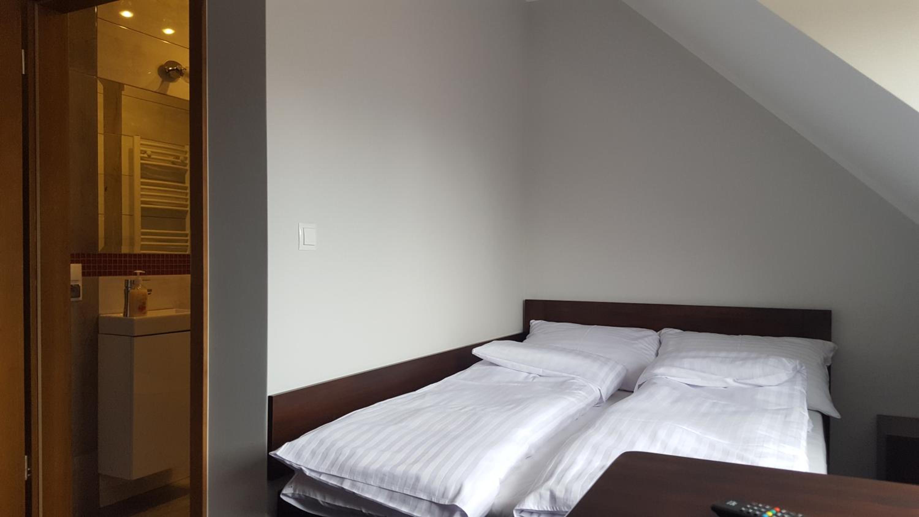 Large Double or Twin Room - Photo 26