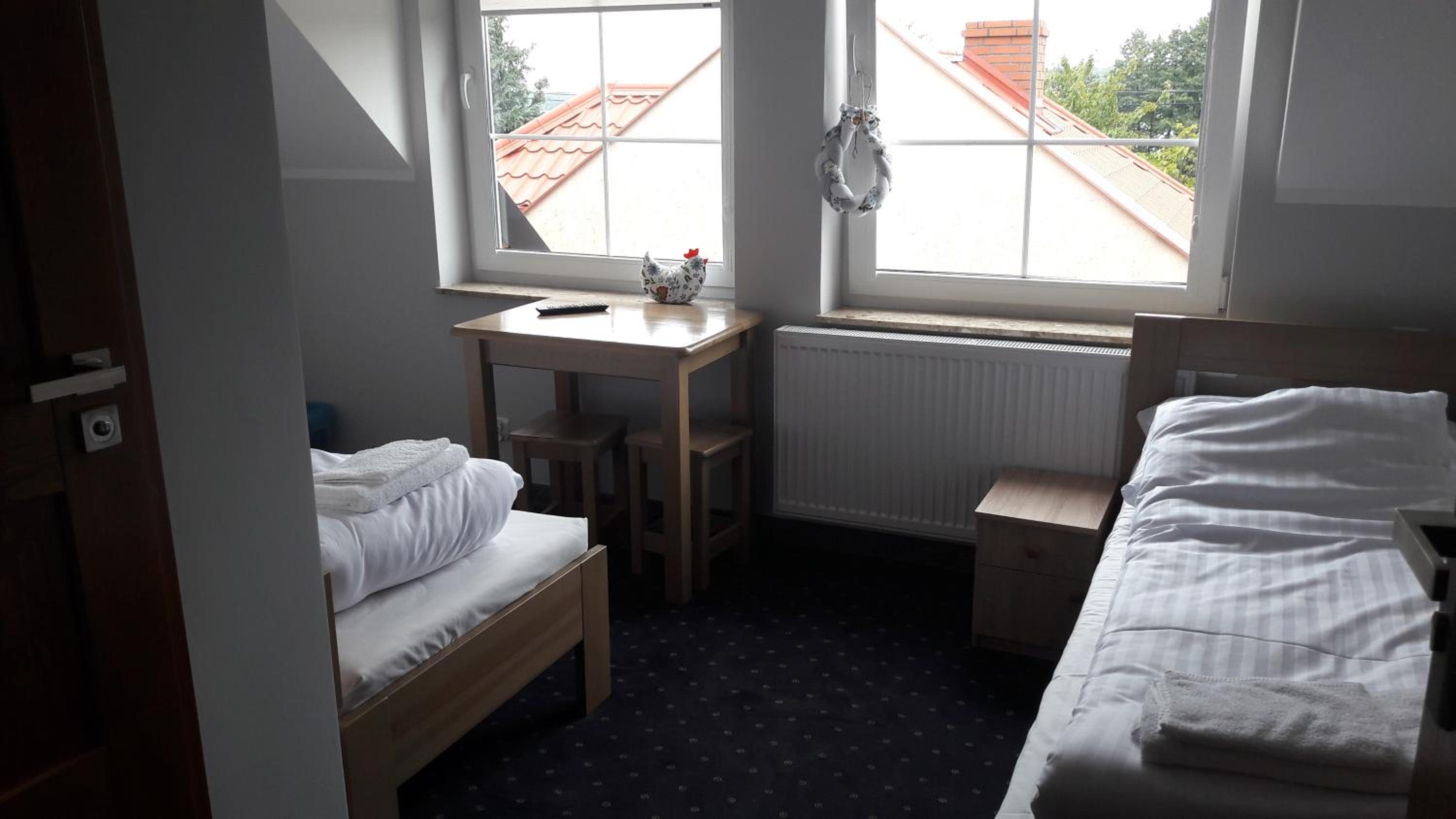 Large Twin Room - Photo 5