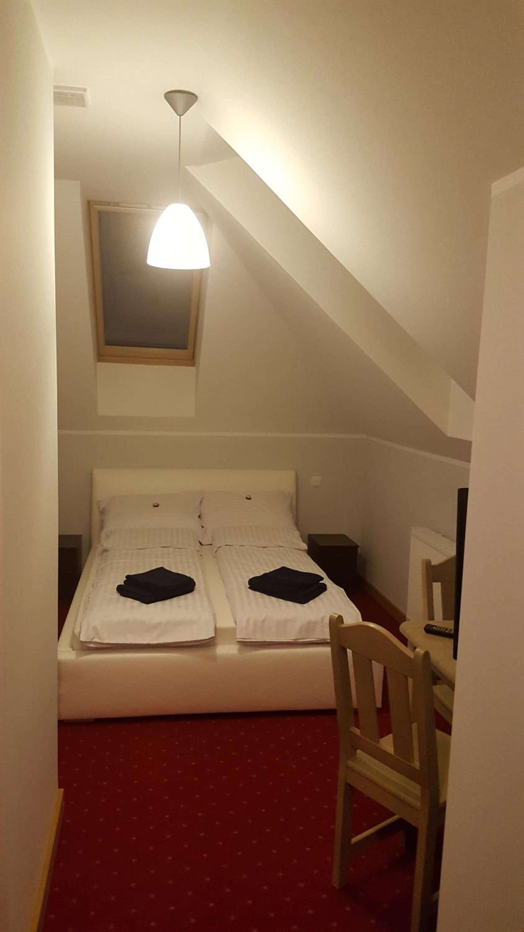 Large Double or Twin Room - Photo 8