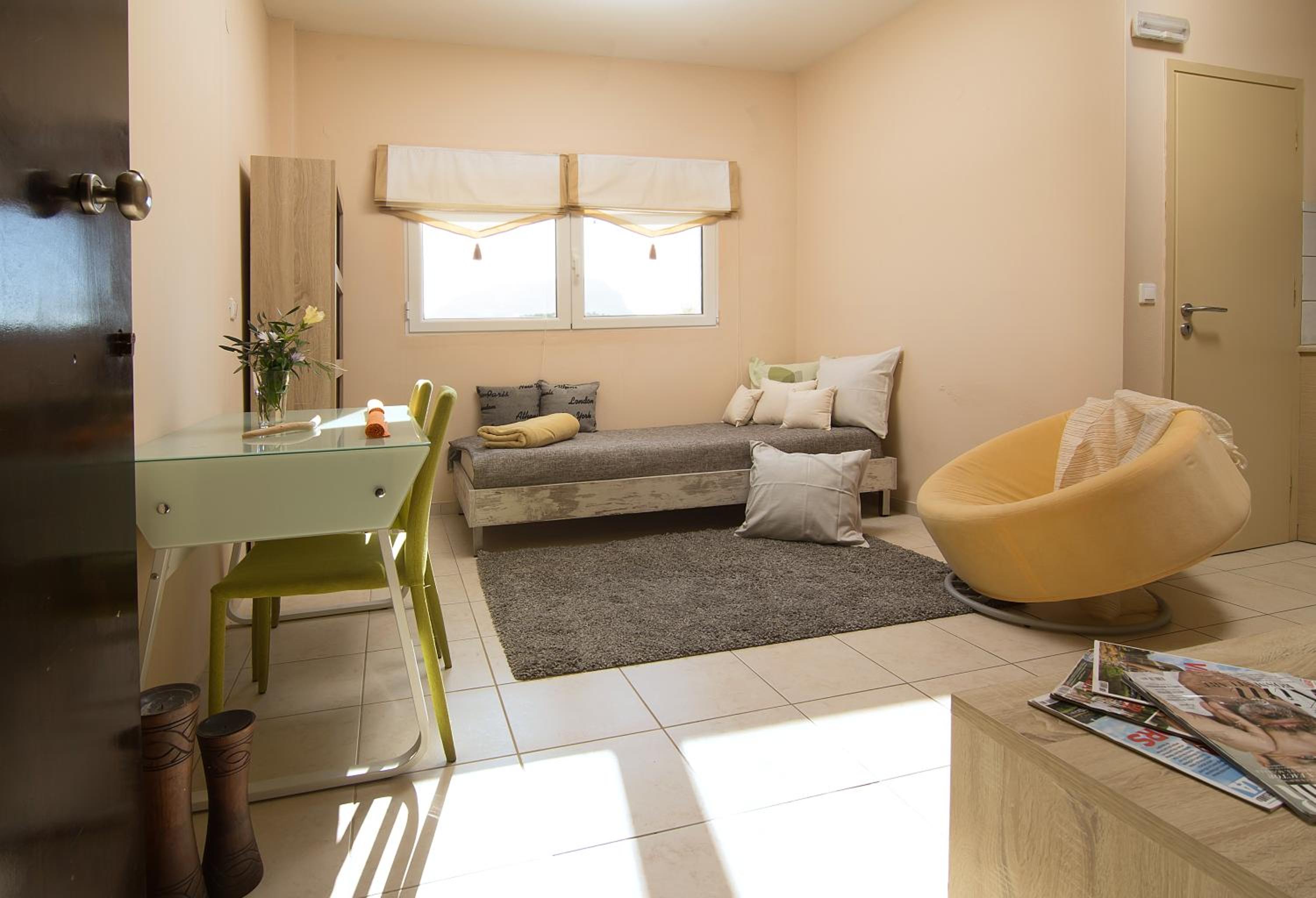 Economy One-Bedroom Apartment photo 1