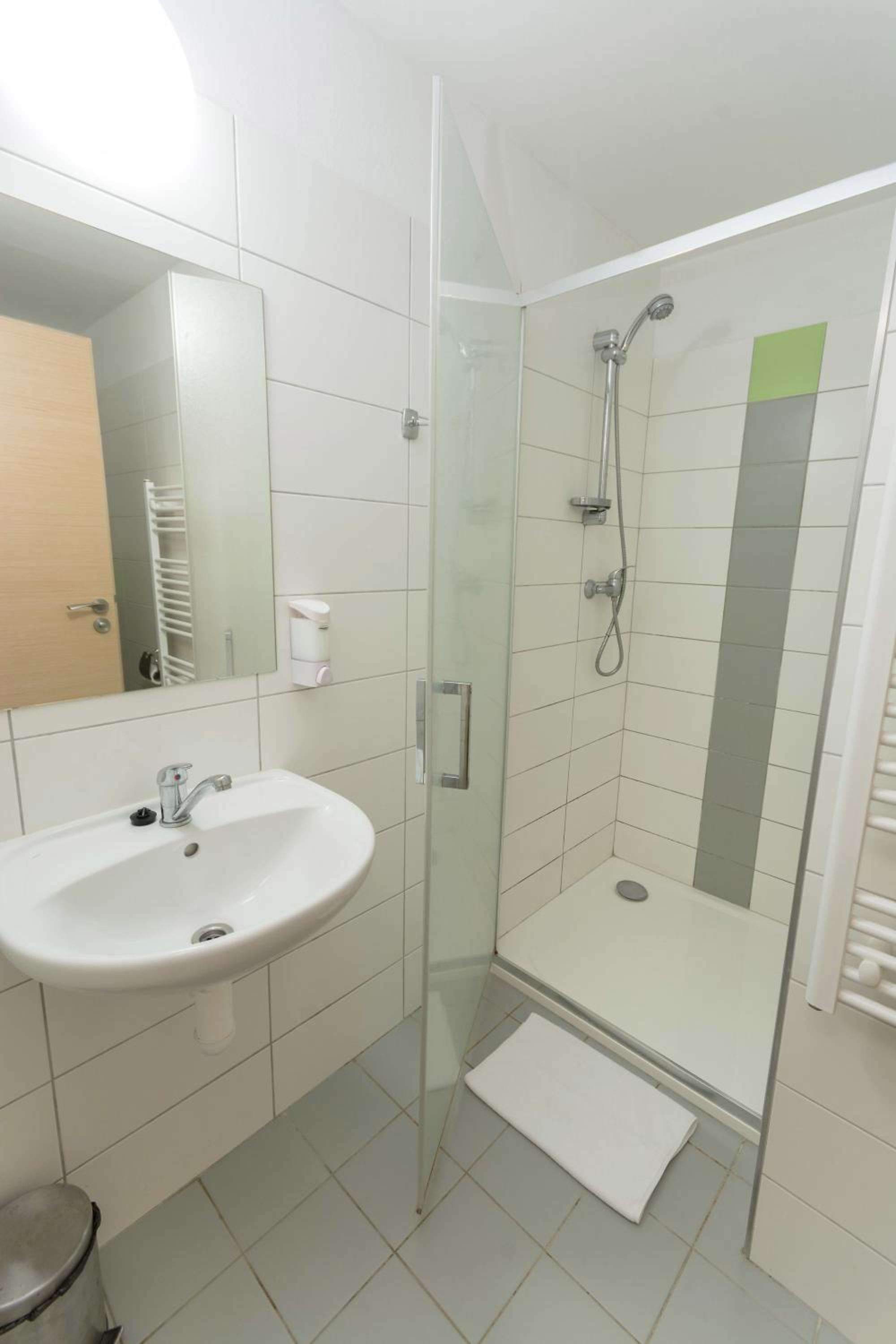 Family Room with Private Bathroom photo 2