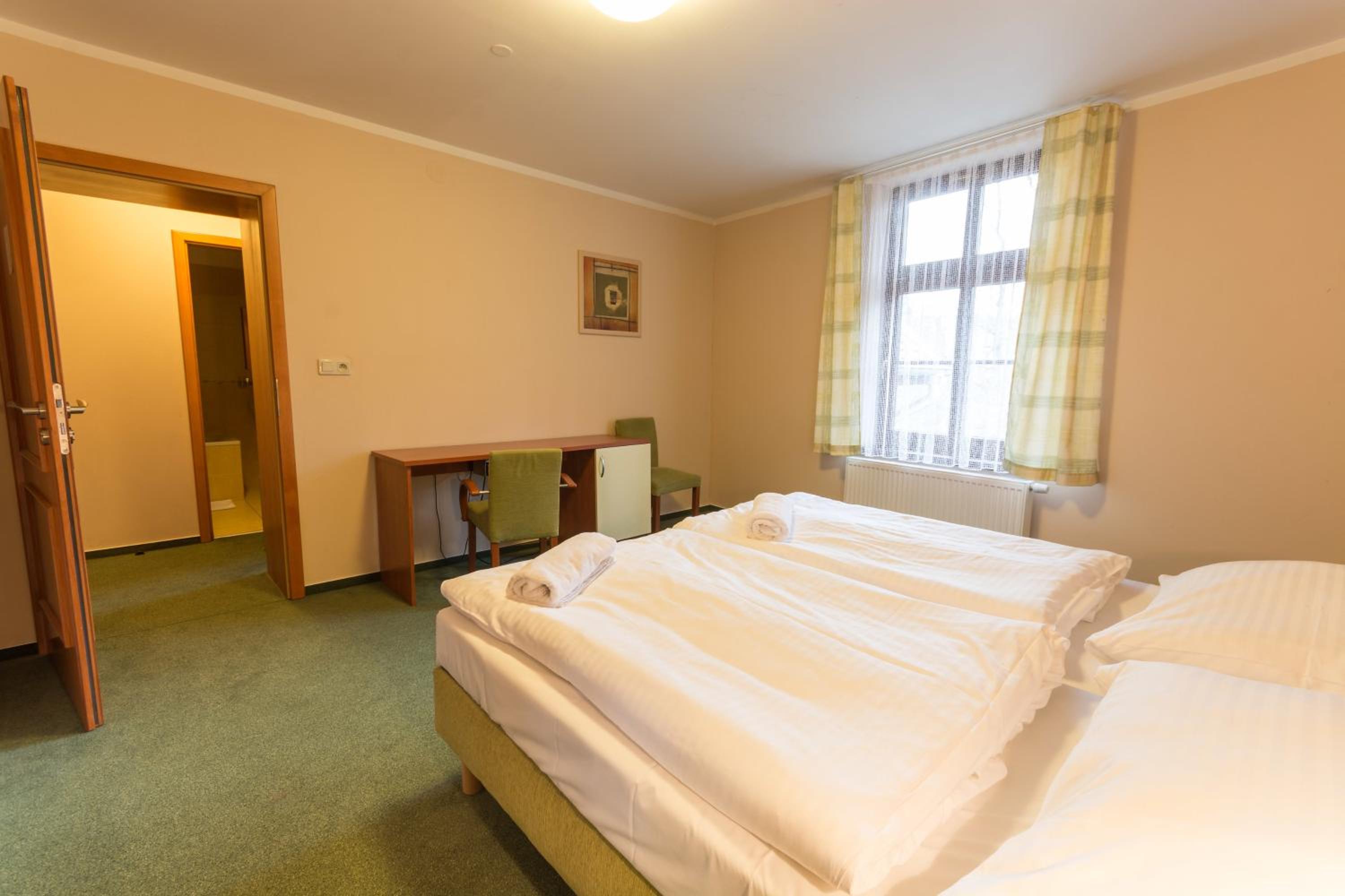 Quadruple Room with Bath photo 2