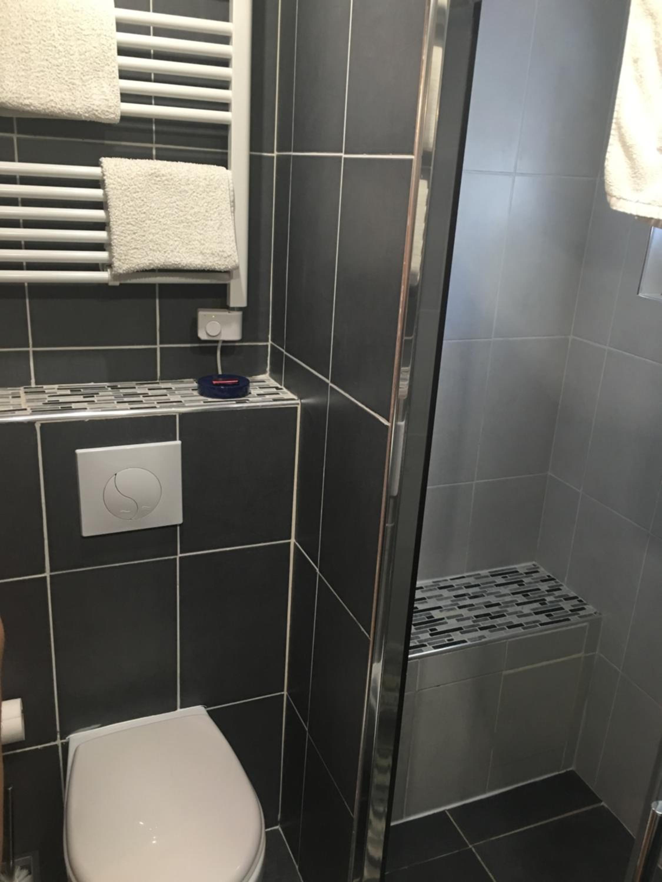 Deluxe Double Room (2 Adults + 1 Child) - Photo 3