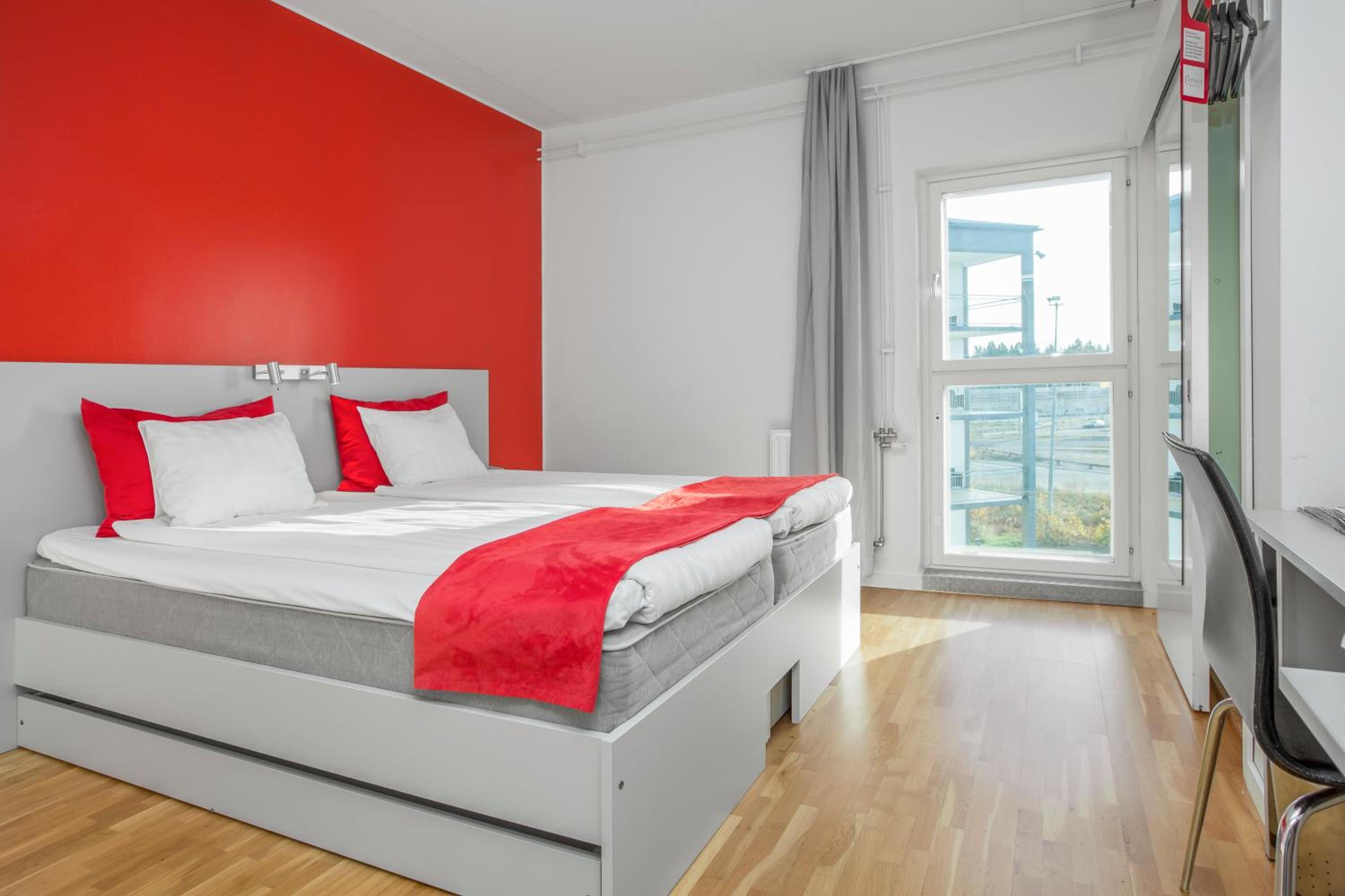 Standard Double Room with Pull Out Bed - Photo 2